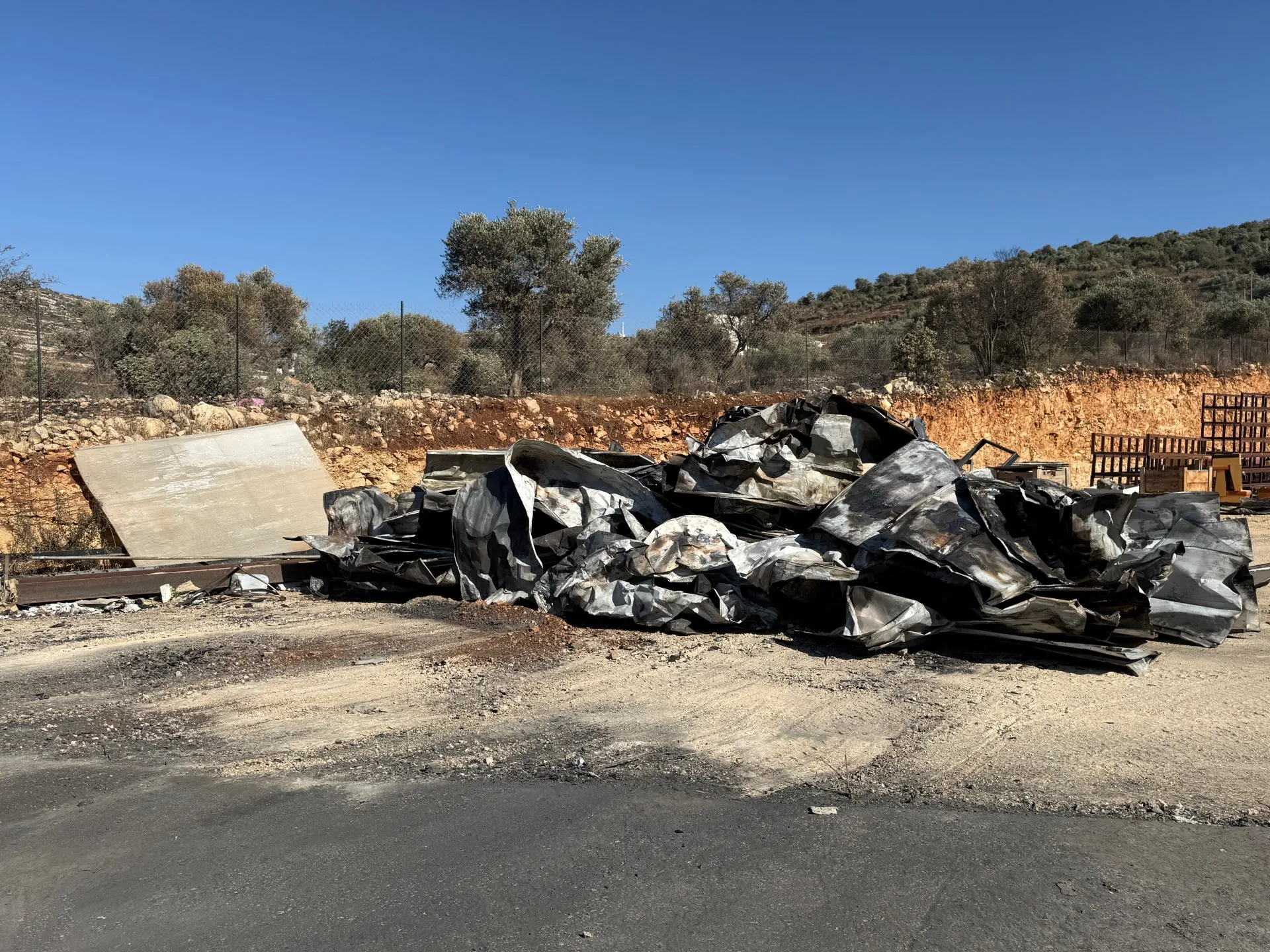 Coloniștii israelieni vizează fabricile palestiniene pentru a forța strămutarea lucrătorilor