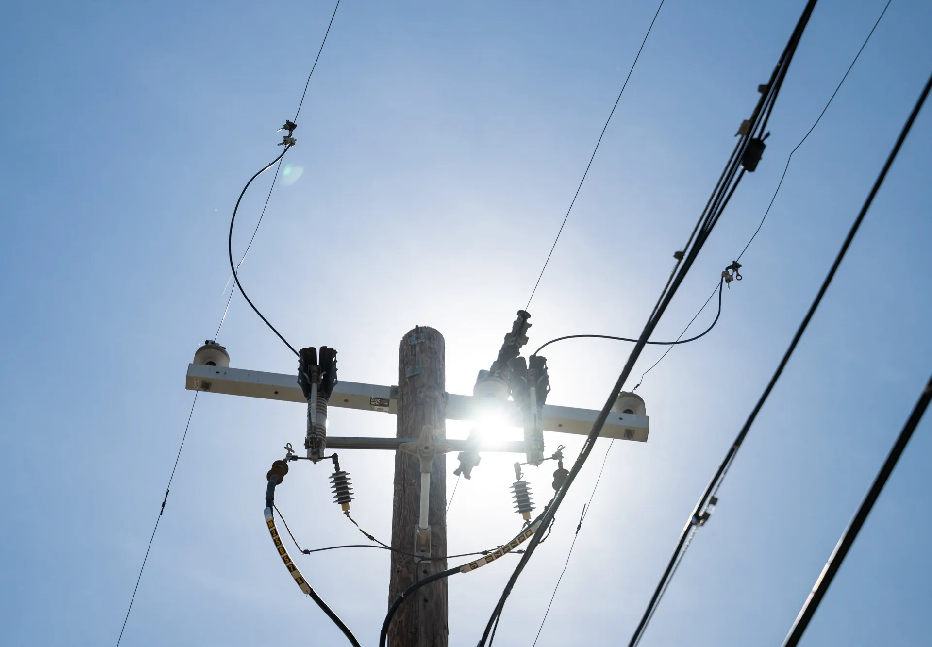 Trump declară urgență națională și interzice echipamente străine în rețeaua electrică a SUA