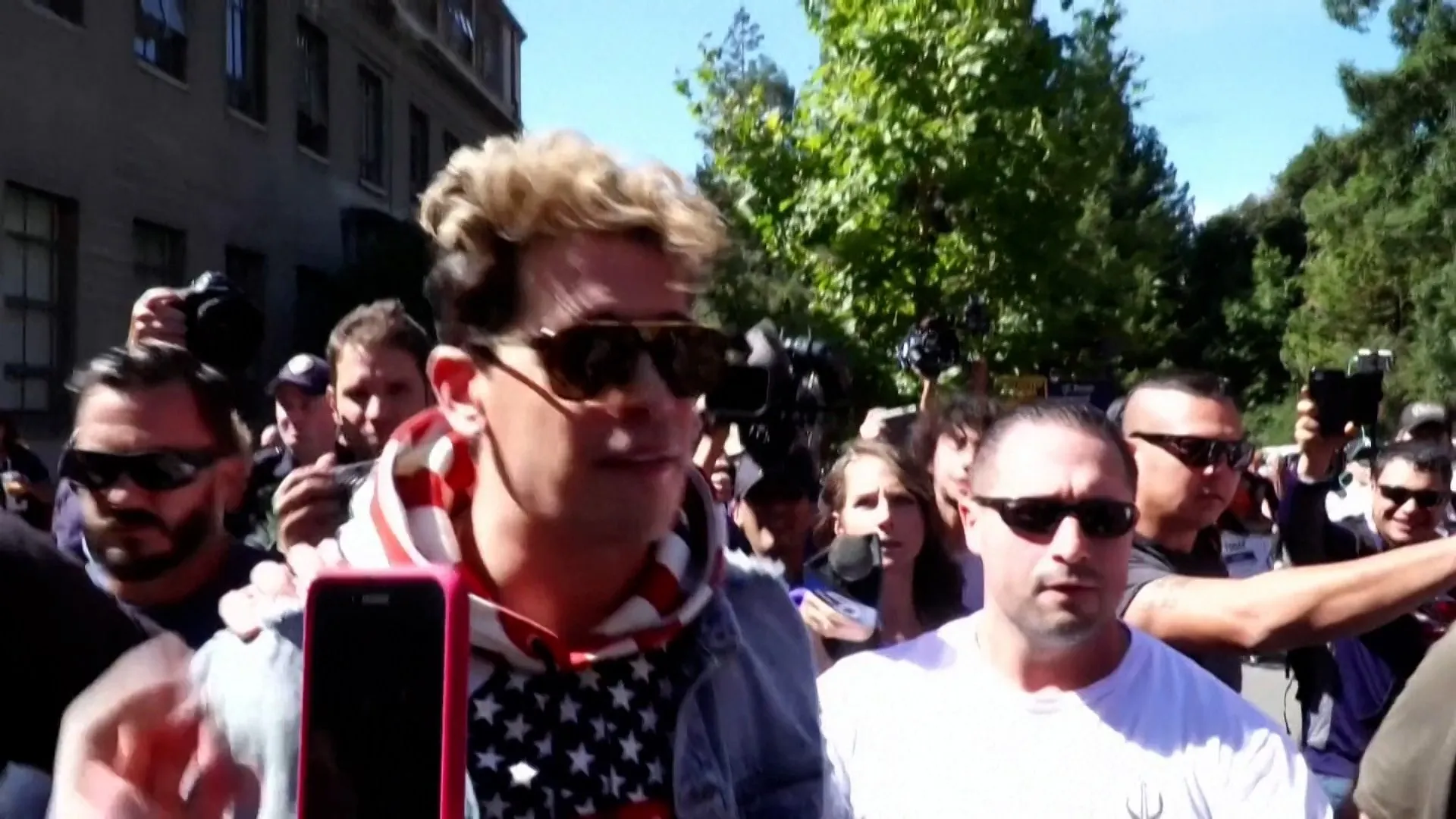 Controversatul comentator de extremă dreaptă Milo Yiannopoulos, reținut de autoritățile americane pentru imigrație