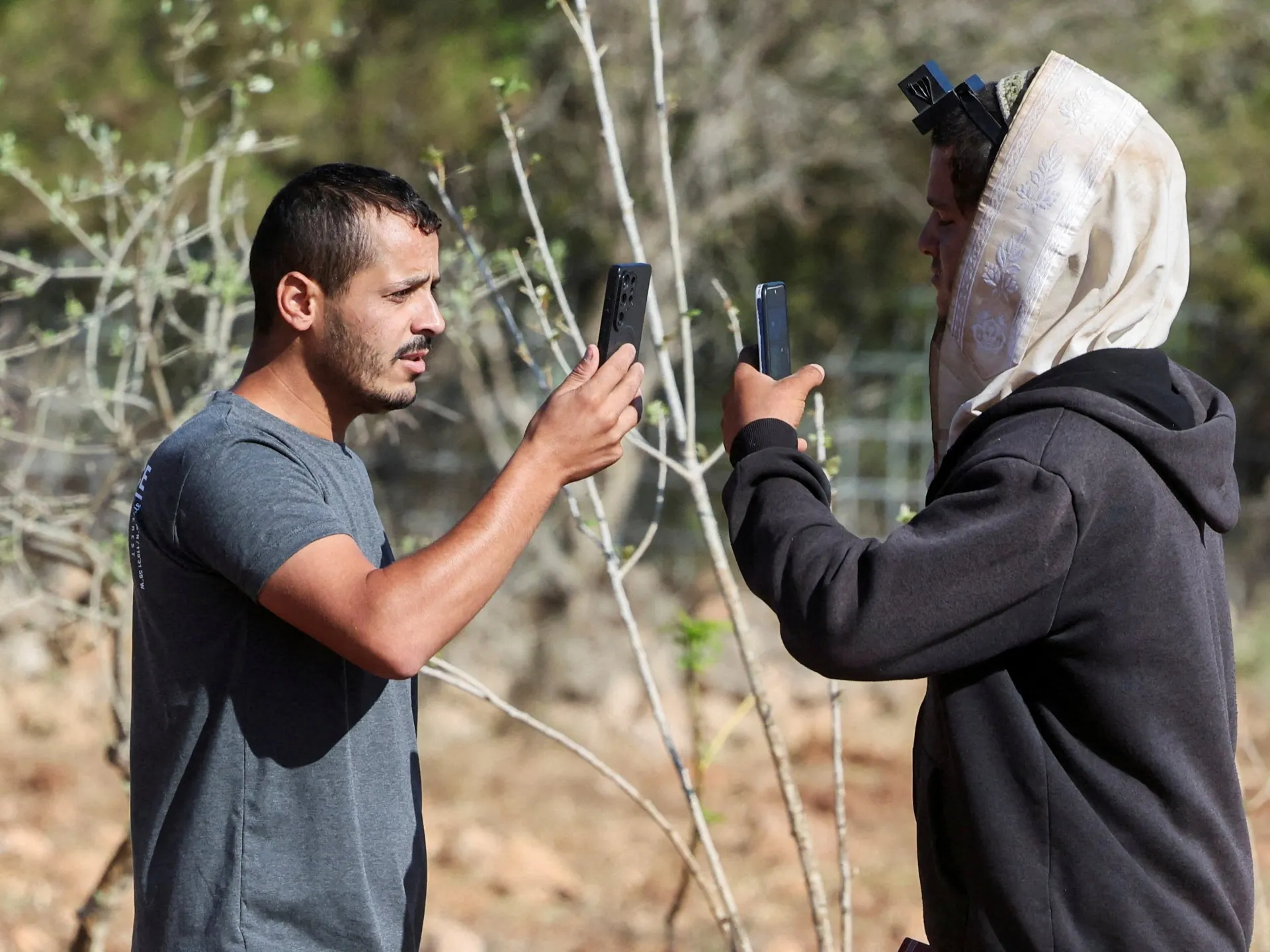 Asediu în Cusra: Coloniștii israelieni au înconjurat o locuință palestiniană, în timp ce violențele escaladează în Cisiordania
