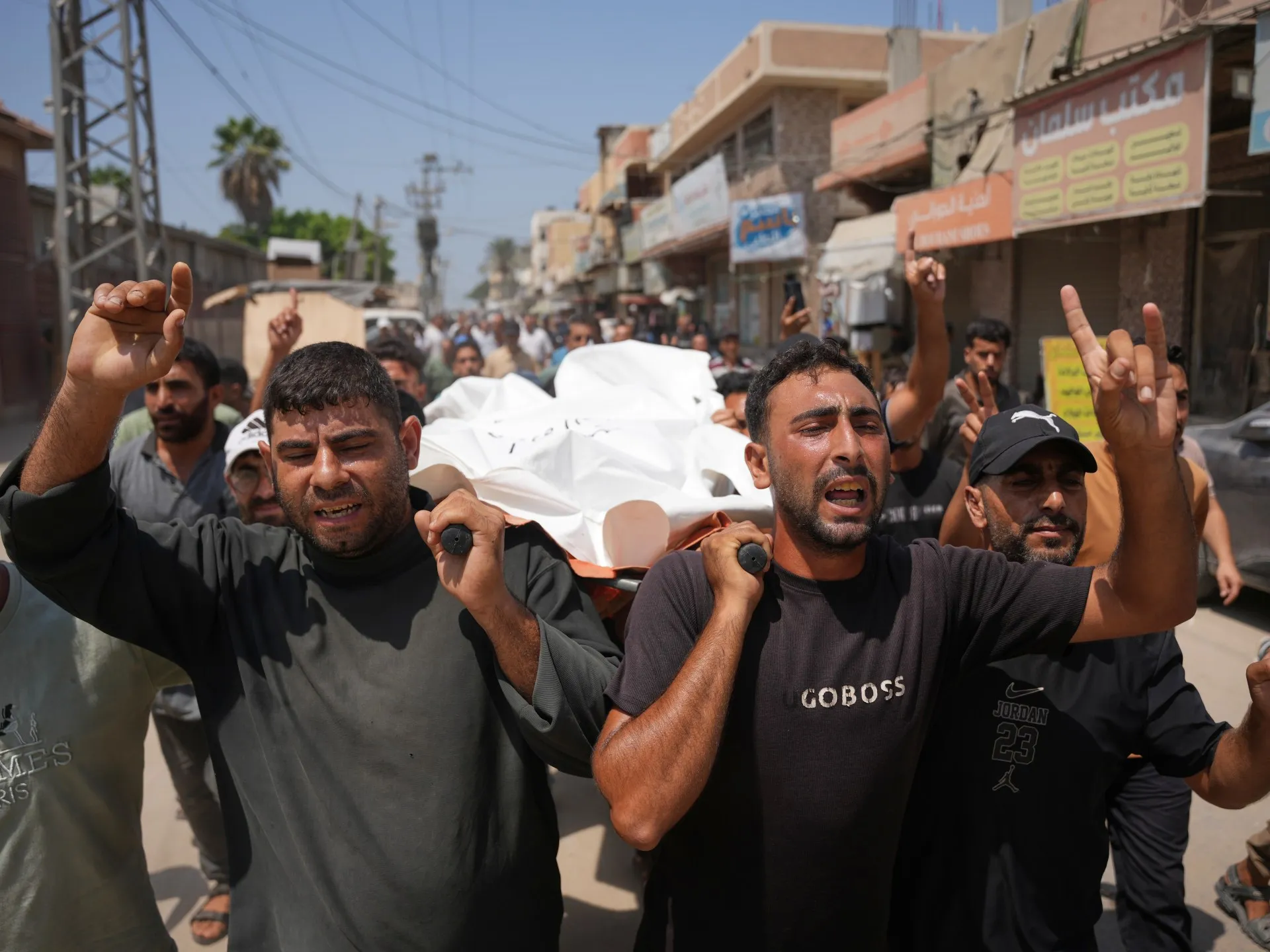 Atacurile israeliene asupra Fâșiei Gaza ucid doi oameni și lovesc depozitul de provizii al unui spital