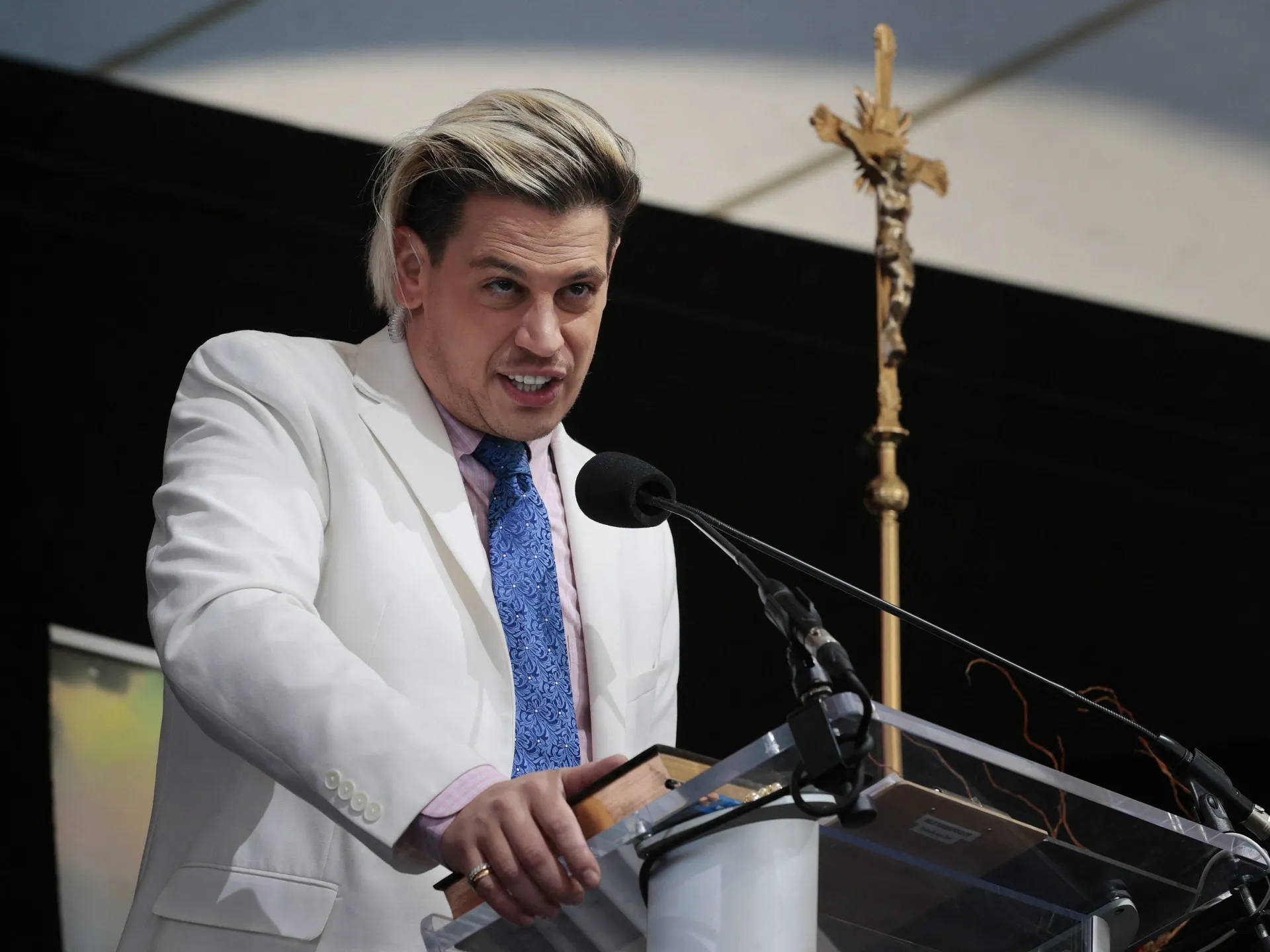 Milo Yiannopoulos, provocatorul de extremă dreapta, deportat din SUA în Marea Britanie