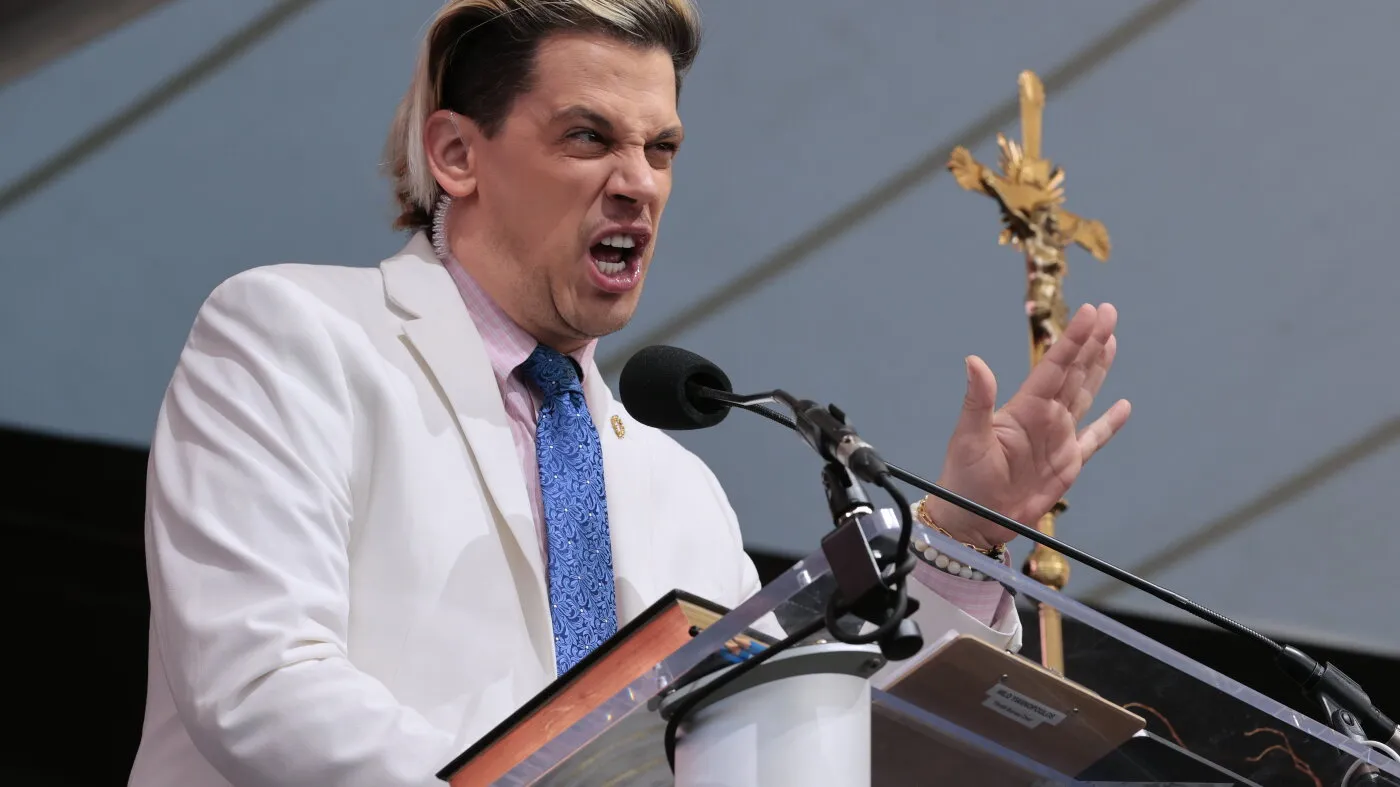 Milo Yiannopoulos, criticul extremist al imigrației, deportat din SUA pentru ședere ilegală