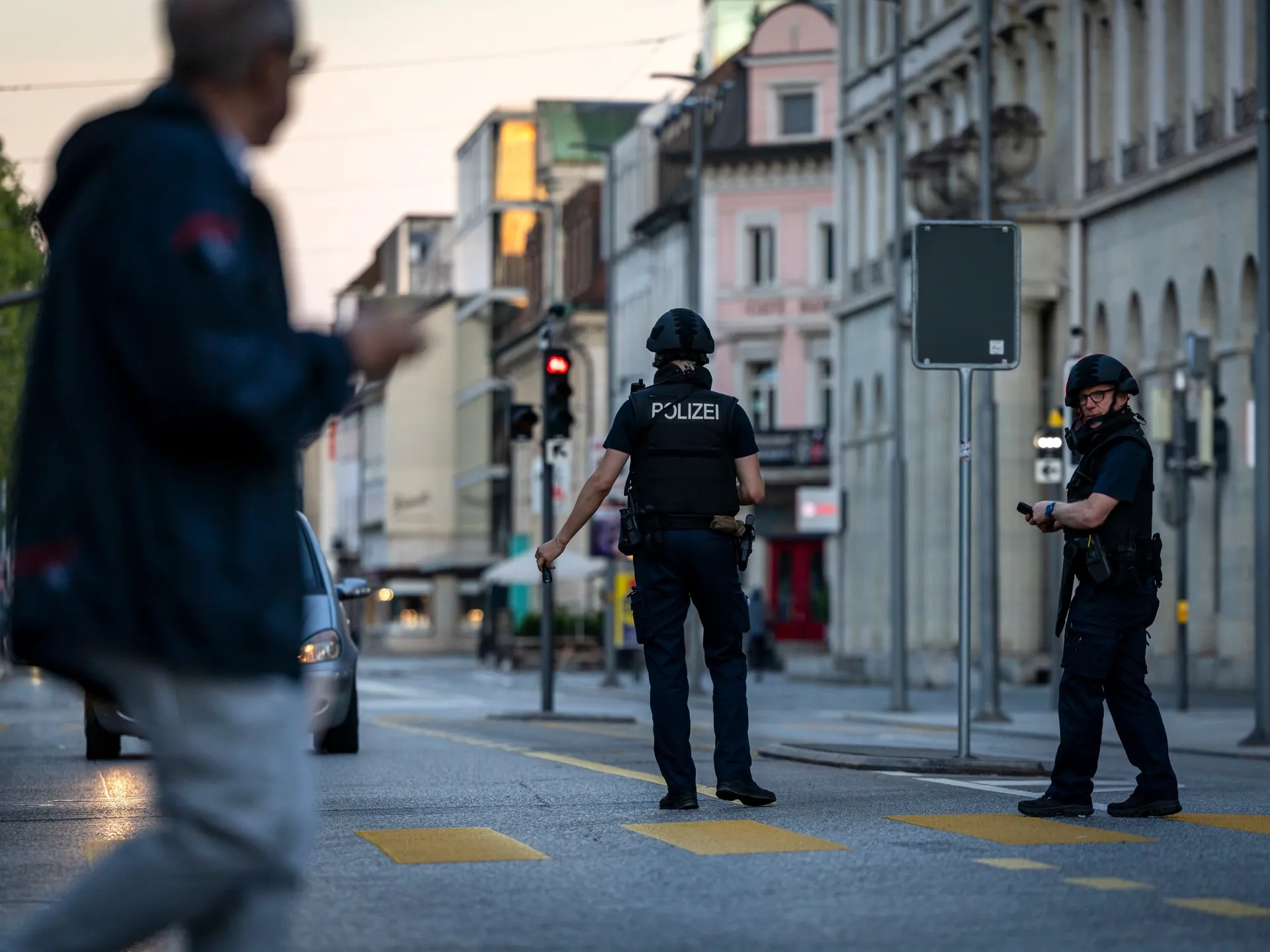 Tragedie în Elveția: Un mort și cinci răniți într-un atac armat la un rave din Aarau