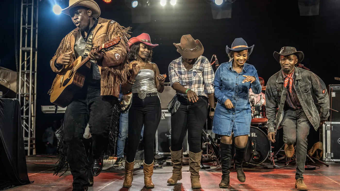 De la Appalachia la Africa: De ce Dolly Parton a fost iubită pe întreg continentul