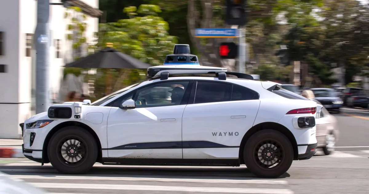 Costul uman ascuns al robotaxiurilor: rănile șoferilor de testare și realitatea din spatele promisiunilor de siguranță