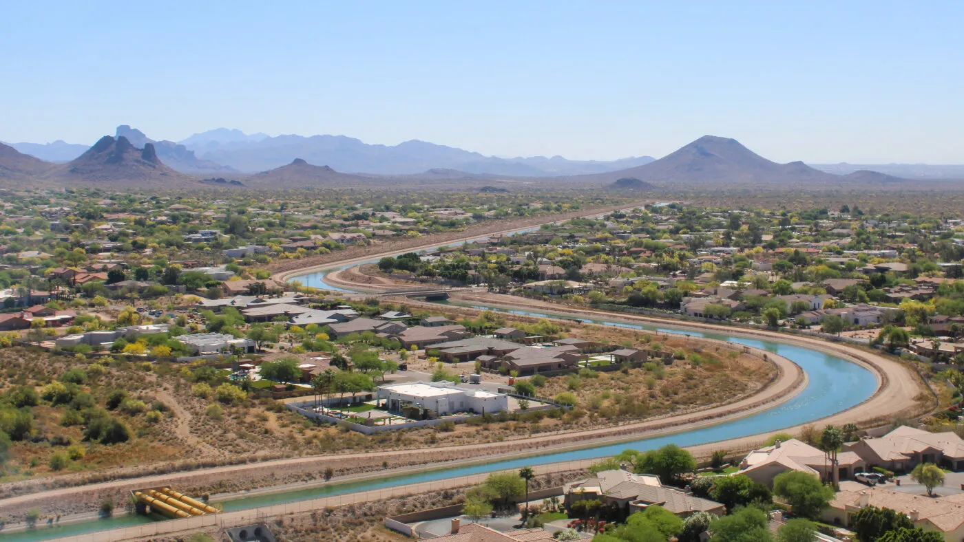 Apa din Arizona nu se va termina, dar facturile vor crește: noul plan federal pentru fluviul Colorado
