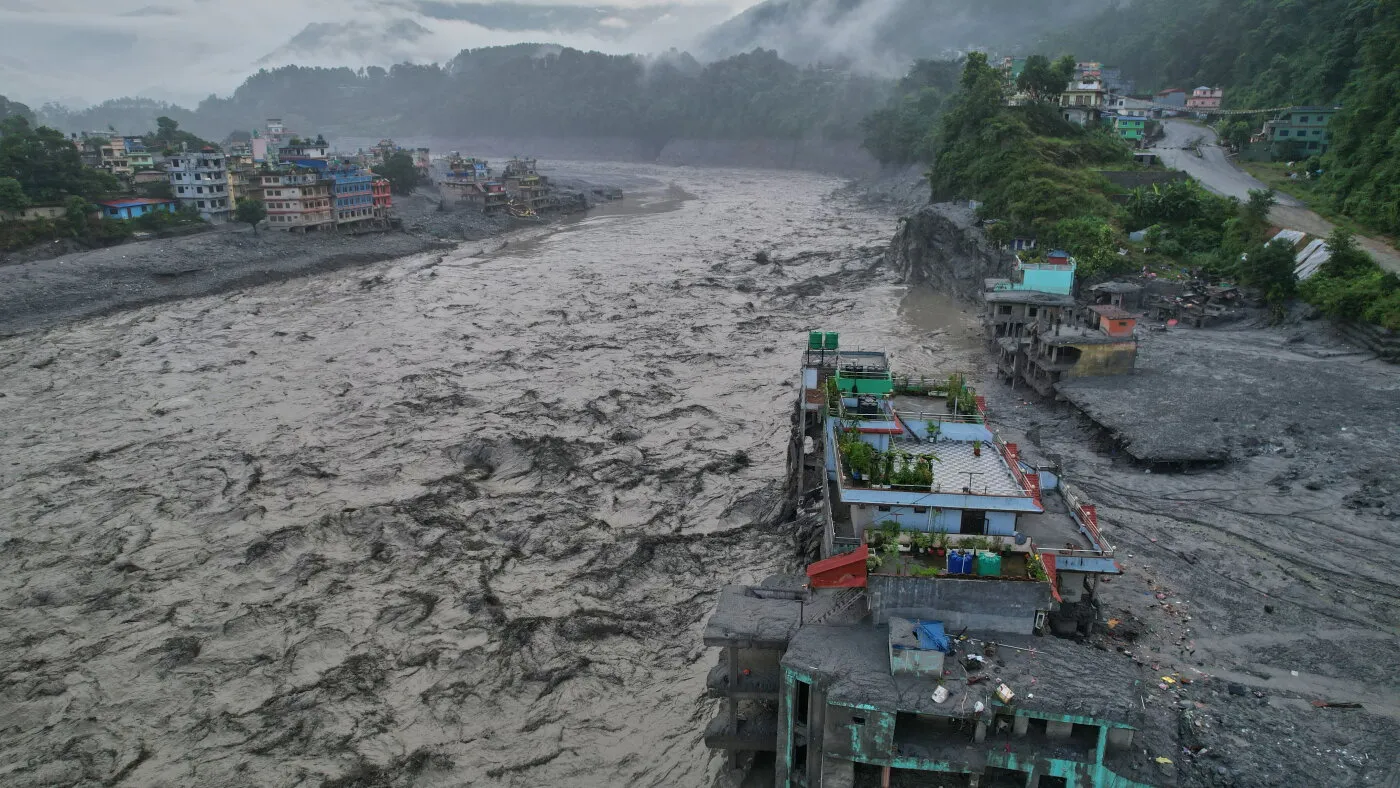 Nepalul, sub focul criticilor pentru ezitarea de a accepta ajutor extern în operațiunile de salvare după inundații catastrofale