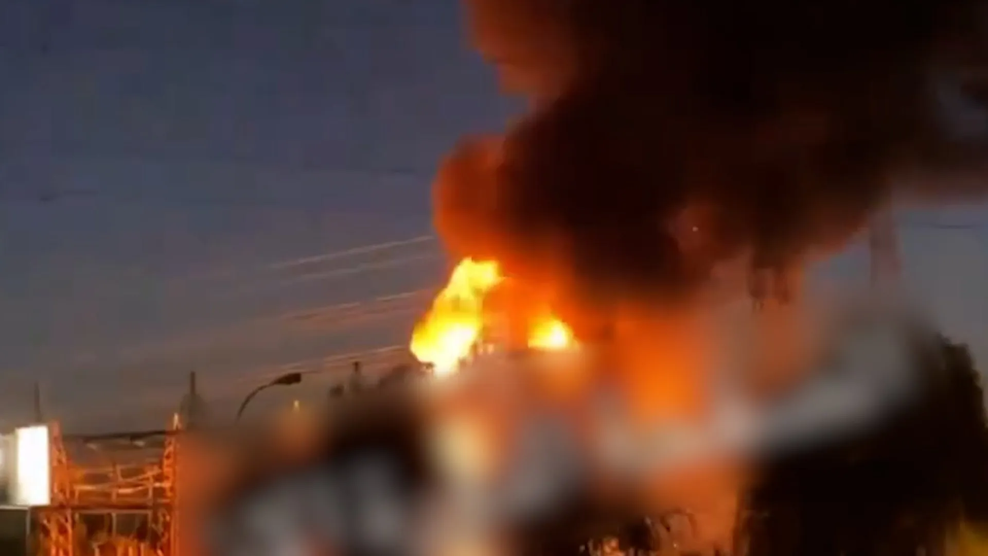 Incendiu devastator la o rafinărie din Bagdad după explozii misterioase