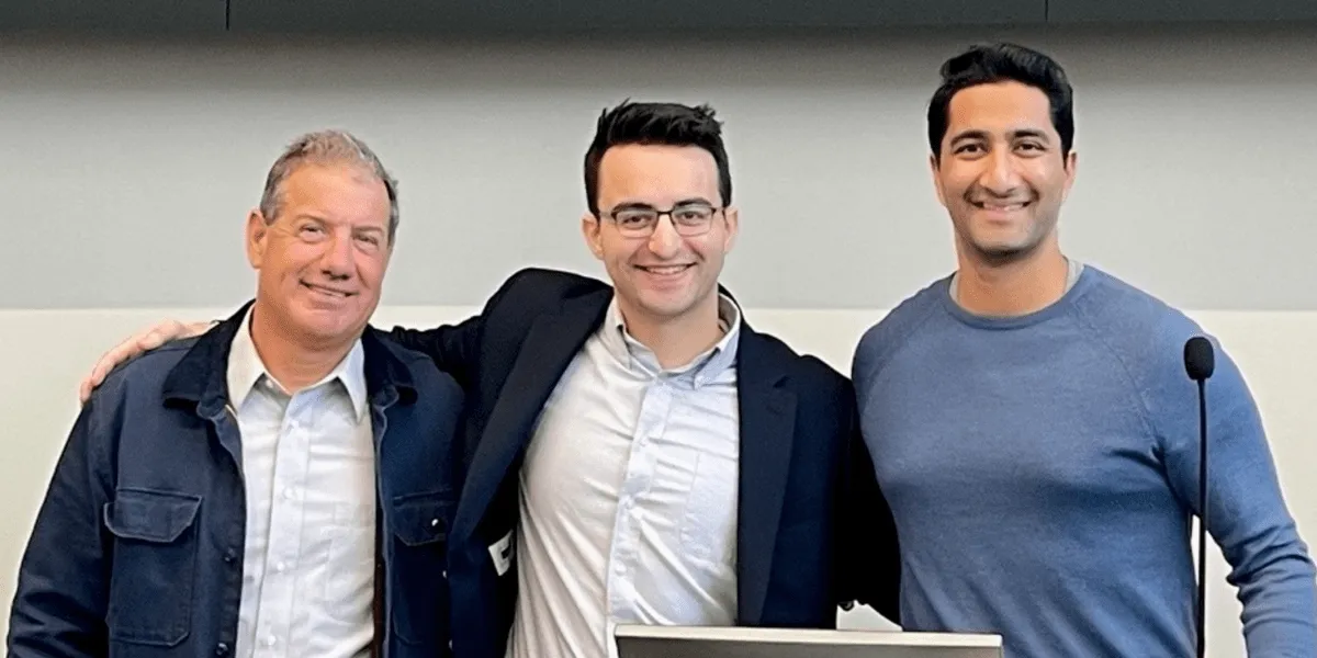 Un fost student la Harvard renunță la drept și strânge 6 milioane de dolari pentru Blue Voice, un 'Harvey pentru polițiști'