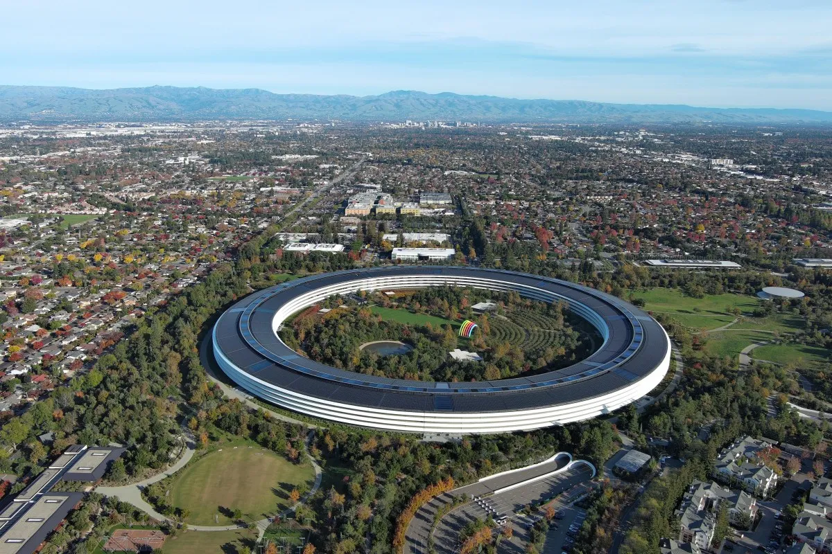 Apple aduce „dovezi șocante” împotriva fostului angajat acuzat că a furat date pentru OpenAI