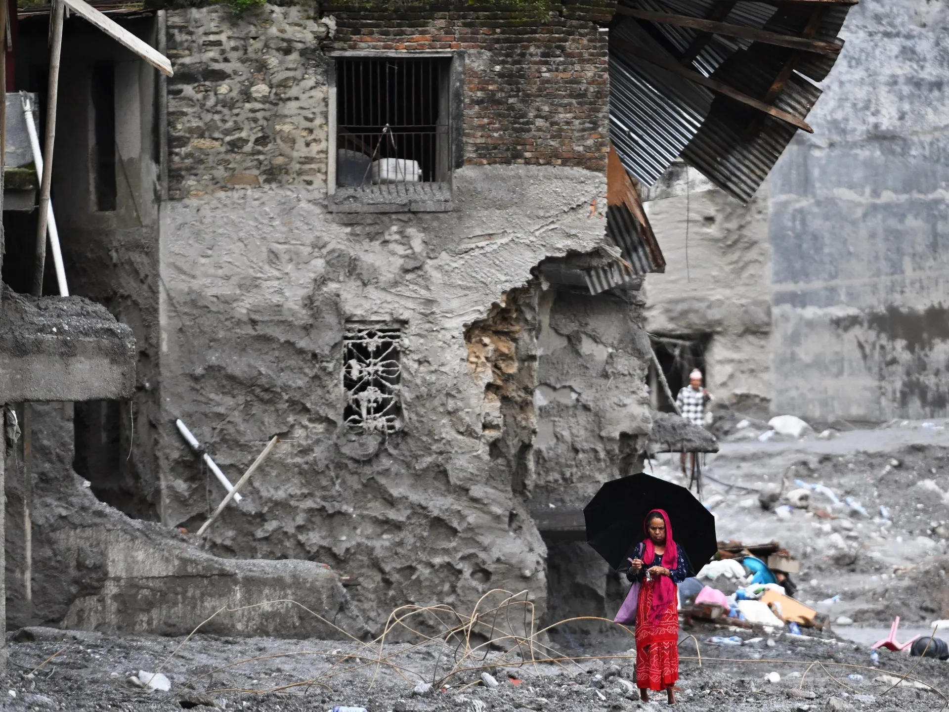 Bilanțul tragic al inundațiilor din Nepal și China depășește 1.000 de morți: sute de oameni încă dispăruți, echipele de salvare luptă contra cronometru