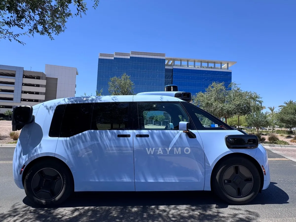 Waymo accelerează expansiunea robotaxiurilor: lansări în Denver, San Diego și Tampa