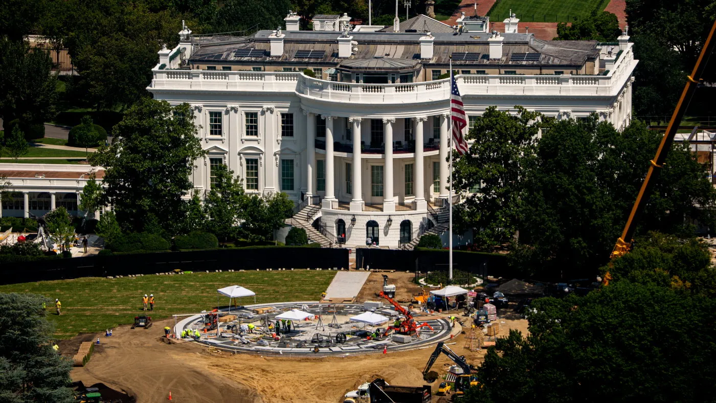 Curtea Supremă dă lumânarea verde proiectului balului Trump la Casa Albă; Secretarul Armatei demisionează în mijlocul tensiunilor la Pentagon