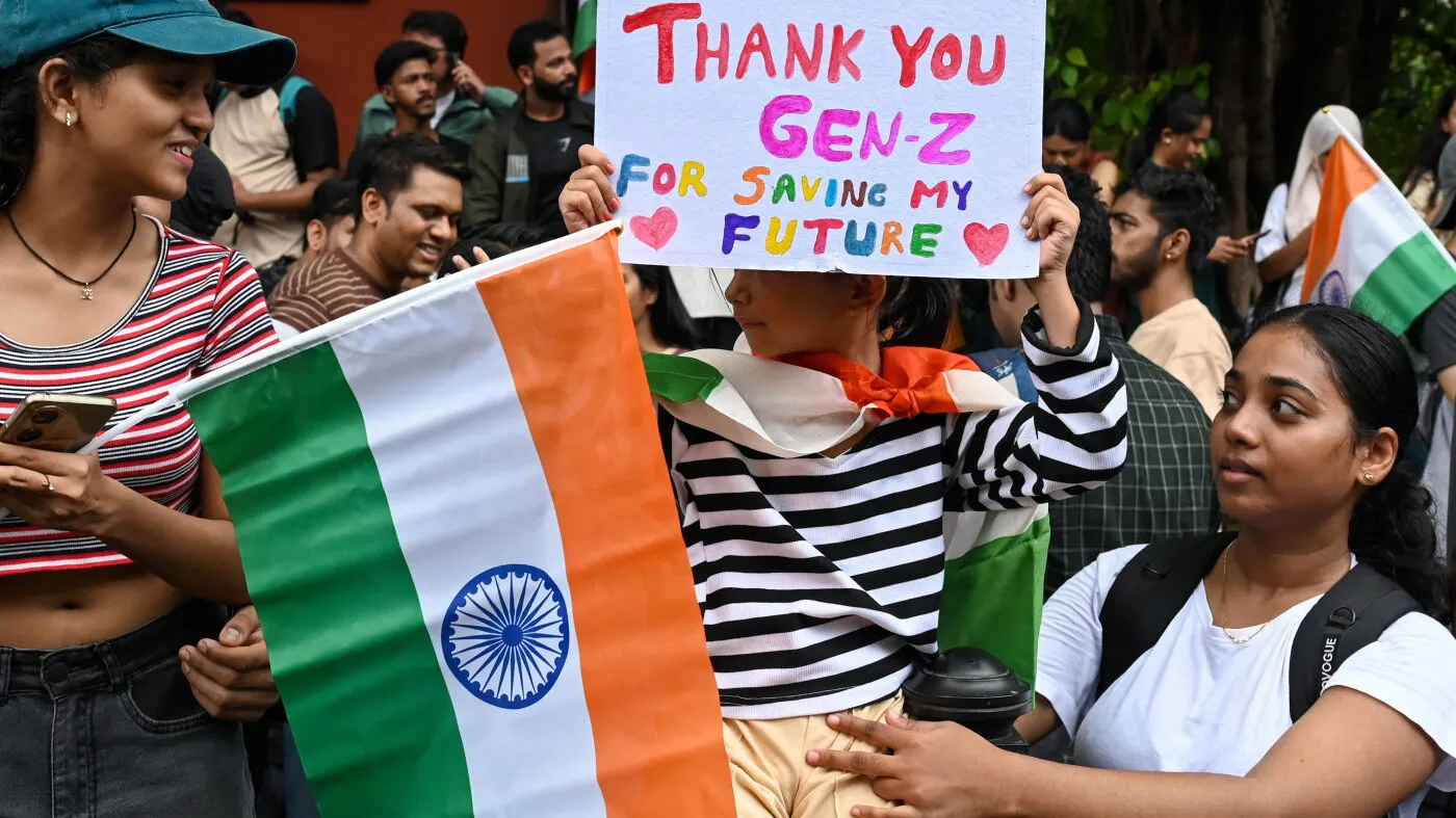 Modi și paradoxul Gen Z: Când premierul încearcă să fie 'cool' pe Instagram, dar poliția arestă manifestanți