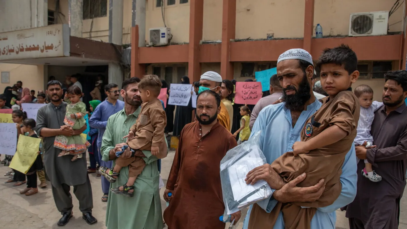 O tragedie evitabilă: Copiii infecțați cu HIV din cauza erorilor medicale în Pakistan – o rană deschisă care nu vindecă