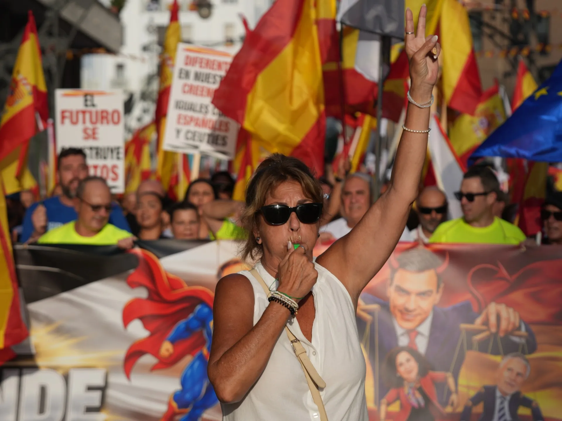 Spania la punctul de rupere: Mii de protestatari pe străzi, criza migranților din Ceuta se agravează după o lună de haos