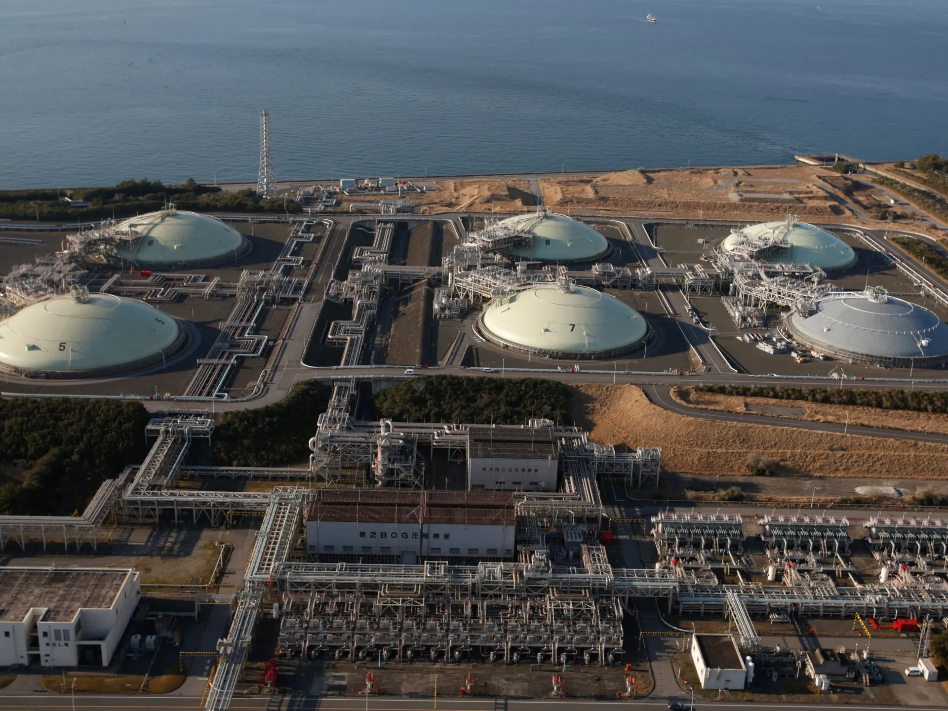 Asia se apucă de stocate petrolul și gazul mai aproape de casă, după criza din Marea Hormuz