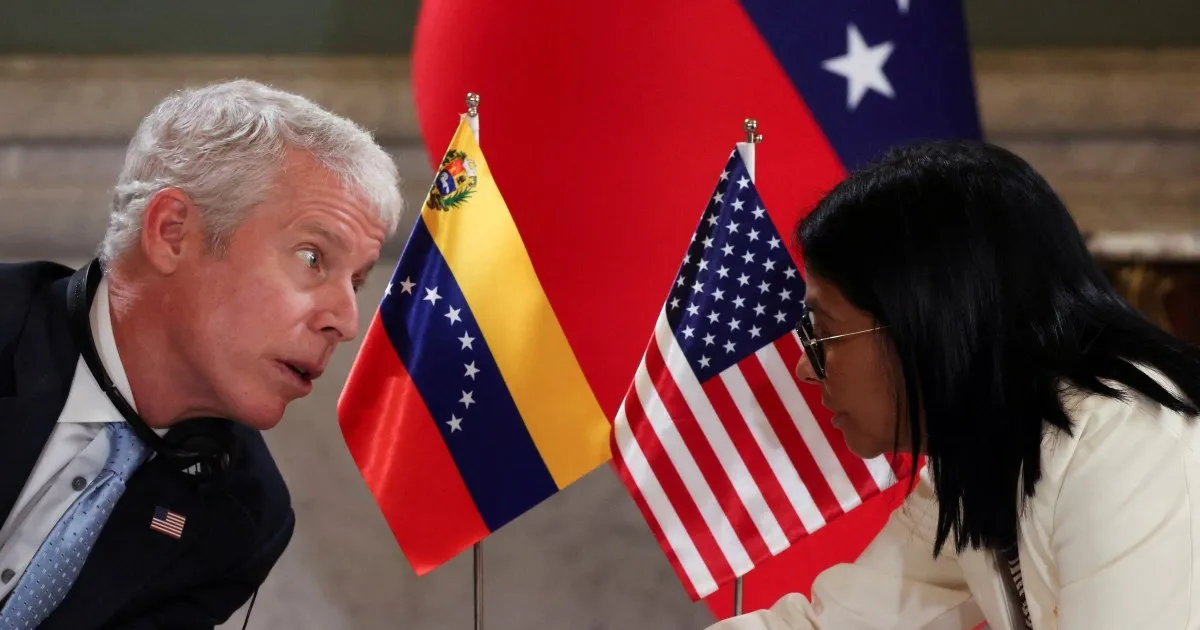 Venezuela, noua frontieră a petrolului: Chevron și Eni semnează contracte de miliarde sub umbra unui accord istoric cu SUA