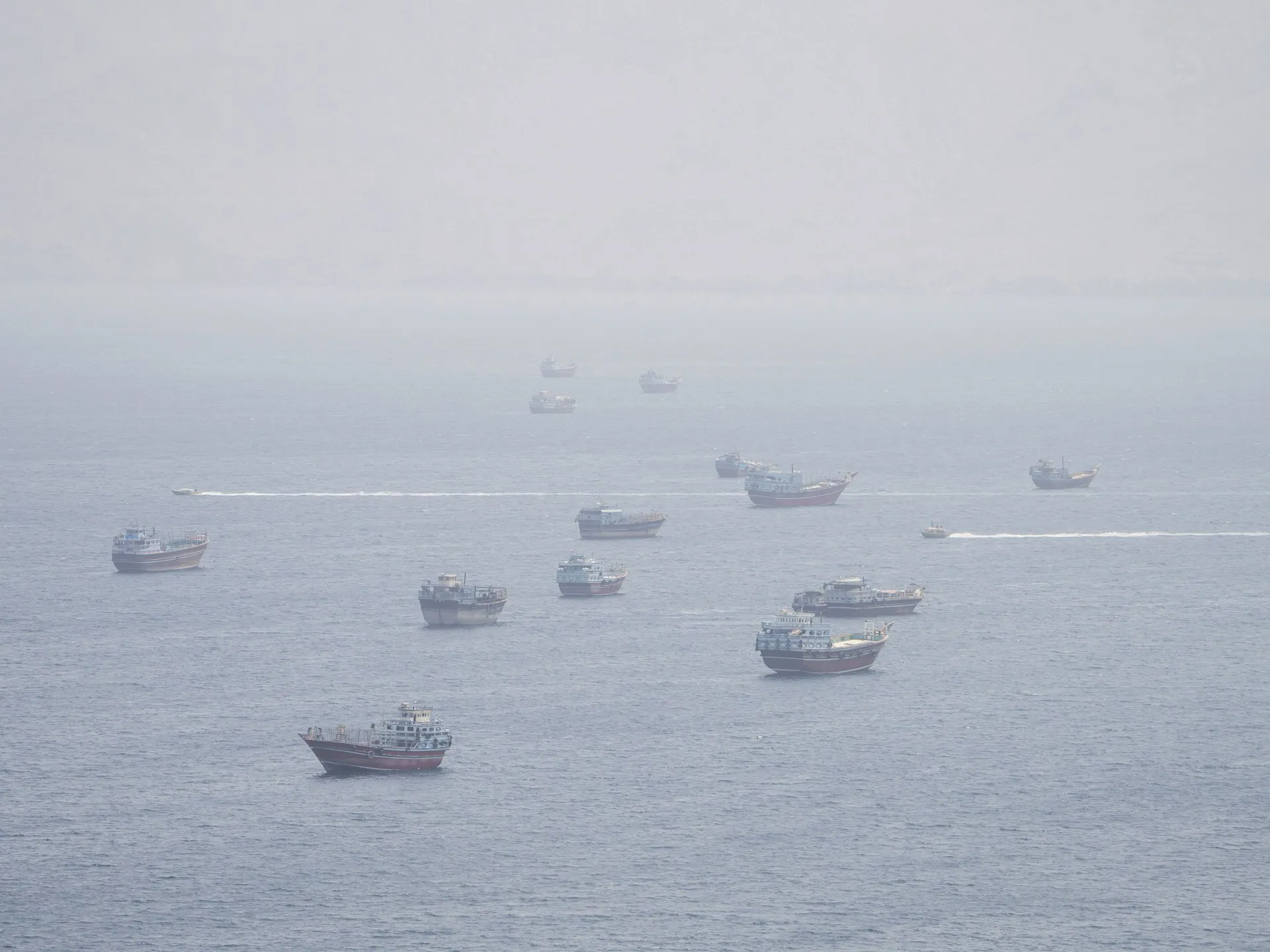 Cât petrol trece de fapt prin Hormuz? Datele maritime contrazic narativul american