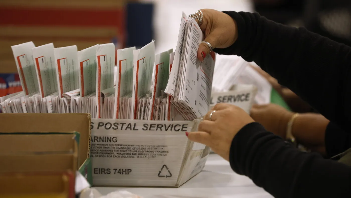 Administrația Trump cere Curții Supreme să ridice blocarea planului USPS de a restricționa votul poștal pentru alegerile de mijloc de mandat