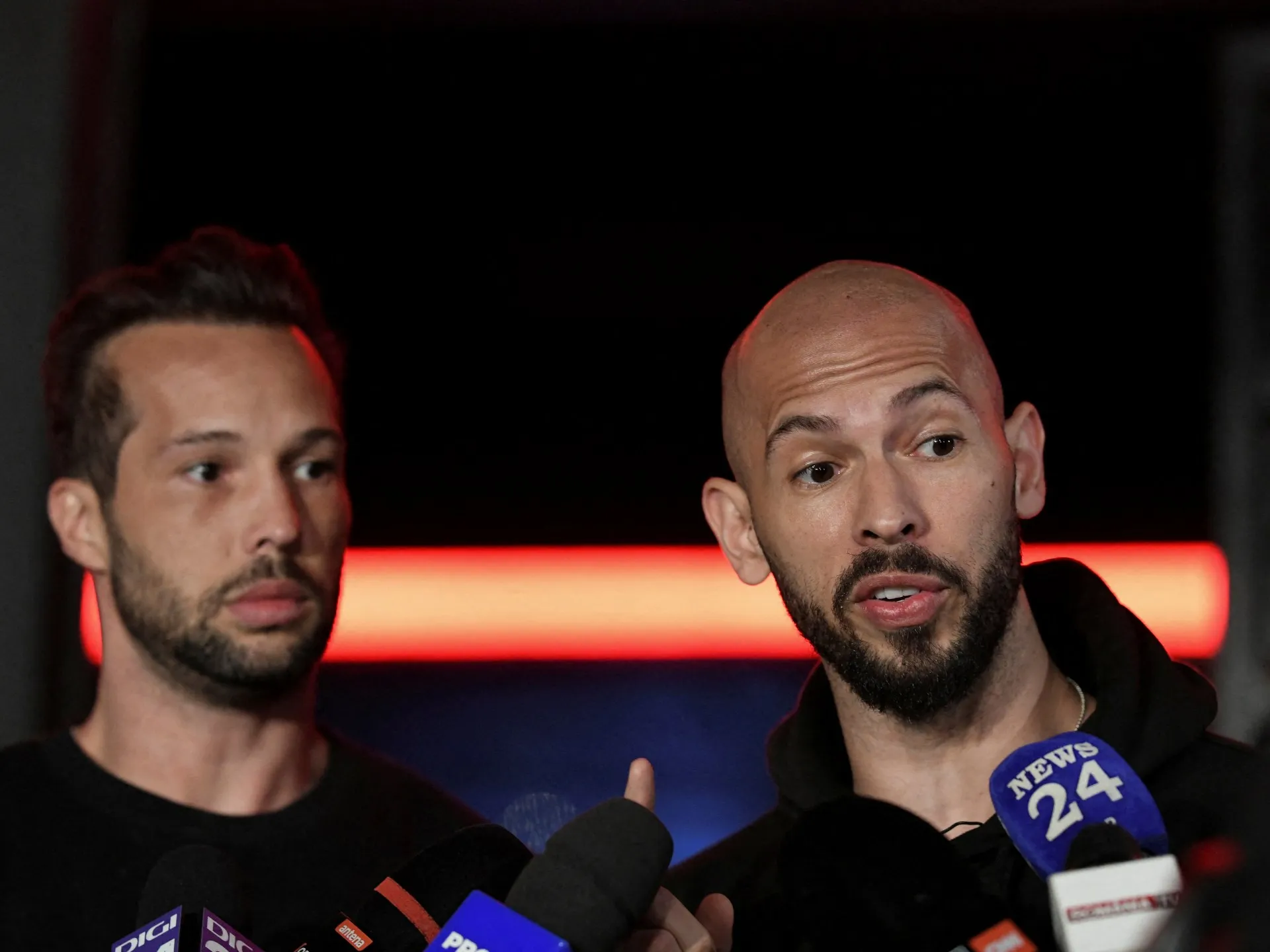 Andrew Tate, înculpat în România pentru trafic de minori și spălare de bani: Un nou capitol în saga juridică a influențatorului controversat