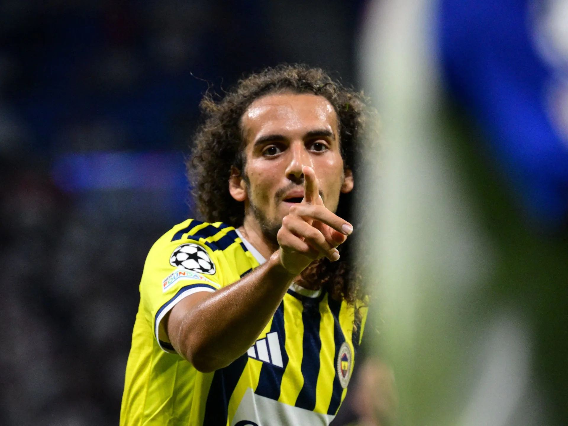 Fenerbahce: Greenwood și Guendouzi, sancționați dur după haosul de la Lyon – UEFA pedește provocările și lupta generală