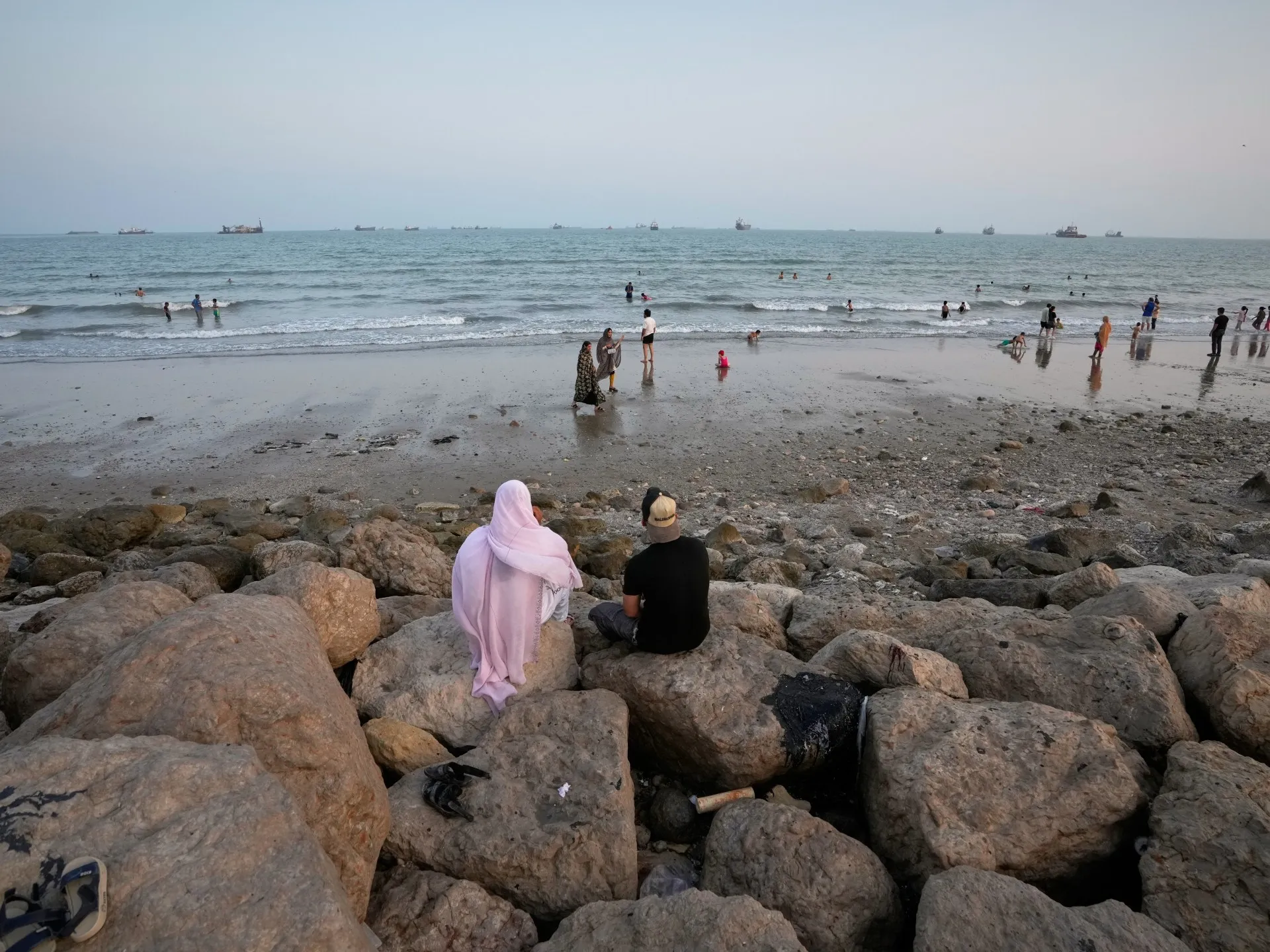 Eșalonare maximă în Marea Oman: Corpul Gardelor Revoluției Iraniene declară atacuri cu rachete balistice împotriva unui grup de luptă american