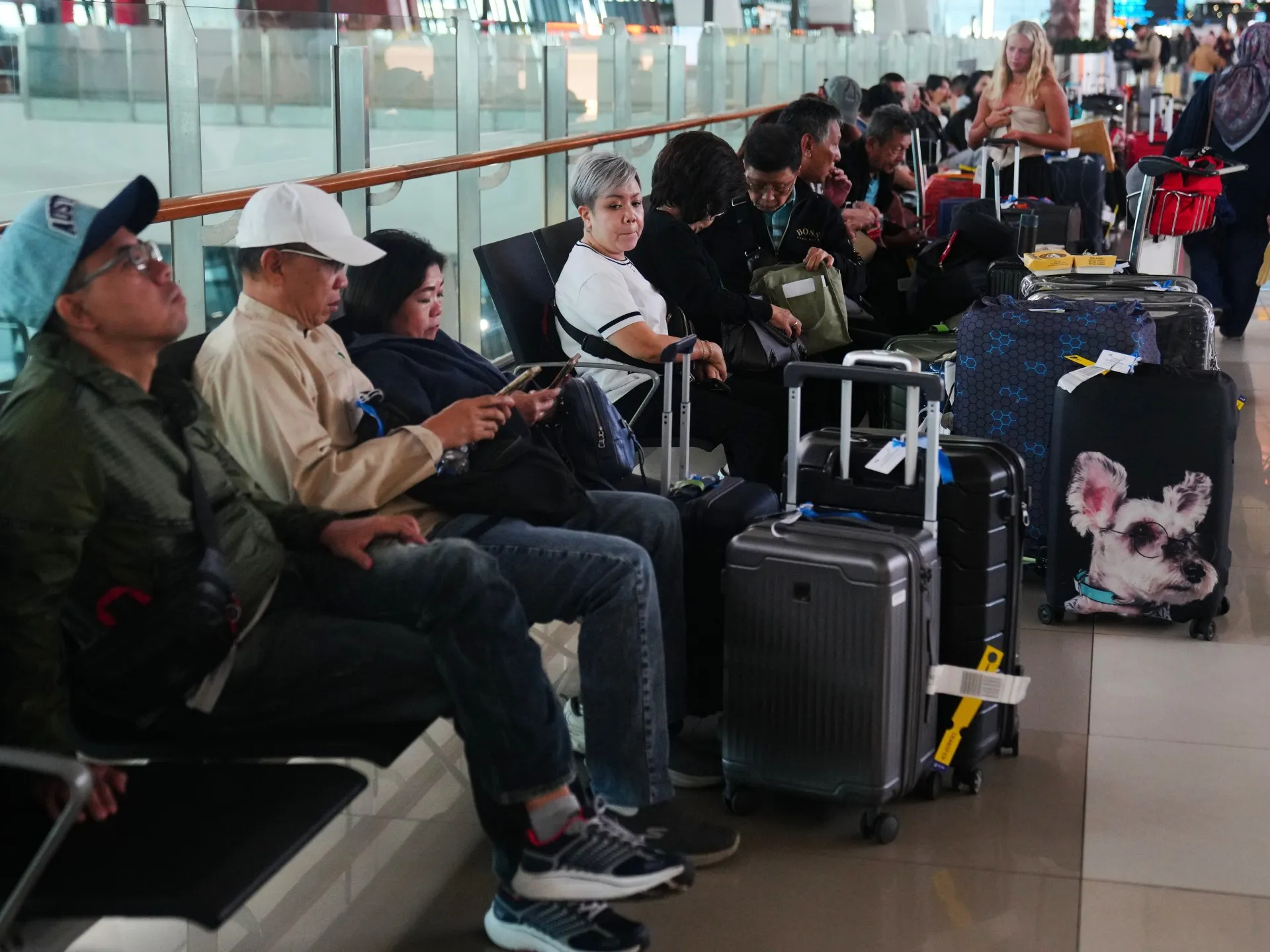 Erupția Anak Krakatau paralizează traficul aerian din Jakarta: zboruri suspendate la aeroportul Soekarno-Hatta