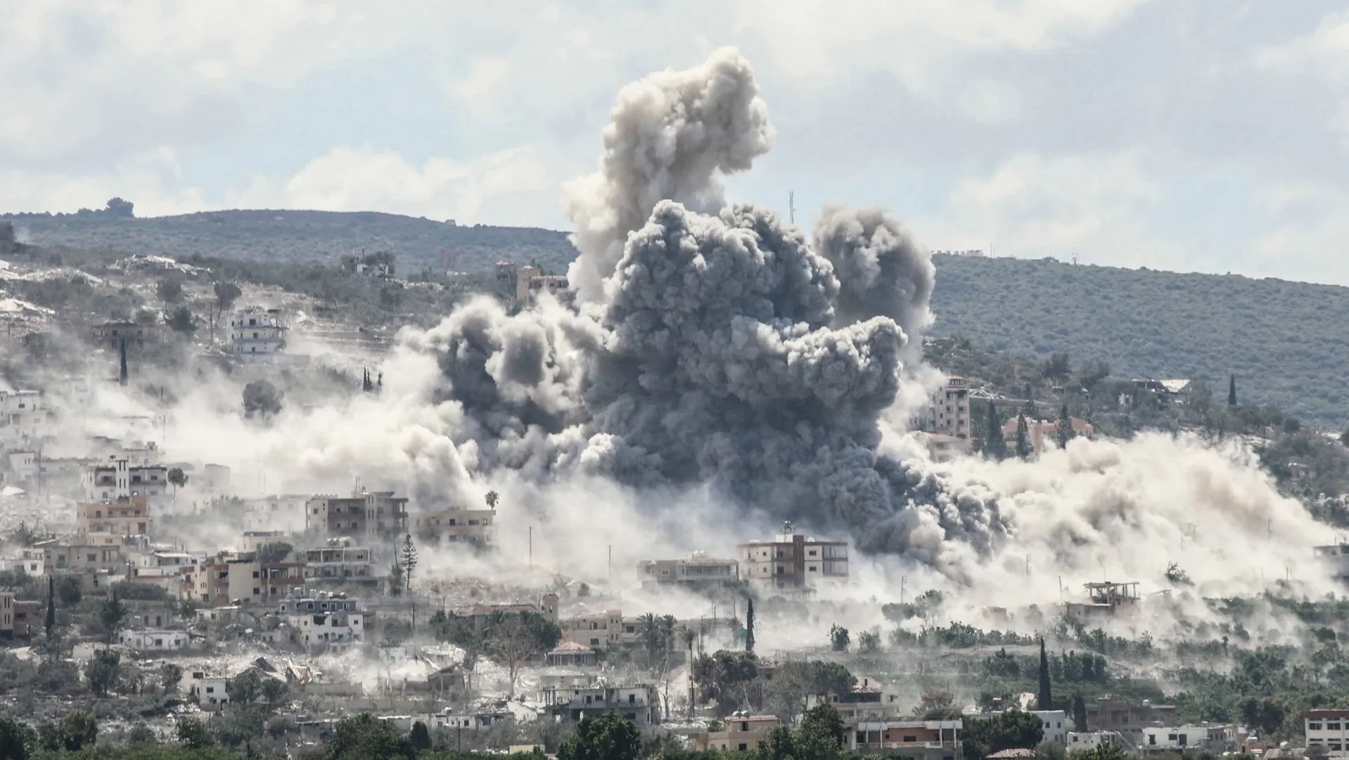 Israel bombardează mai multe localități din sudul Libanului: încălcarea acordului de încetare a focului și escaladarea tensiunilor