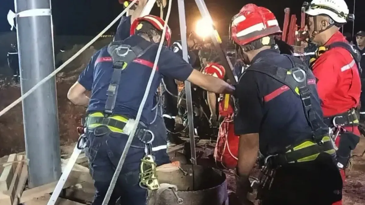 Tragedia din Algeria: trupul unui băiat de 10 ani, recuperat dintr-un puț după patru zile de operațiuni de salvare