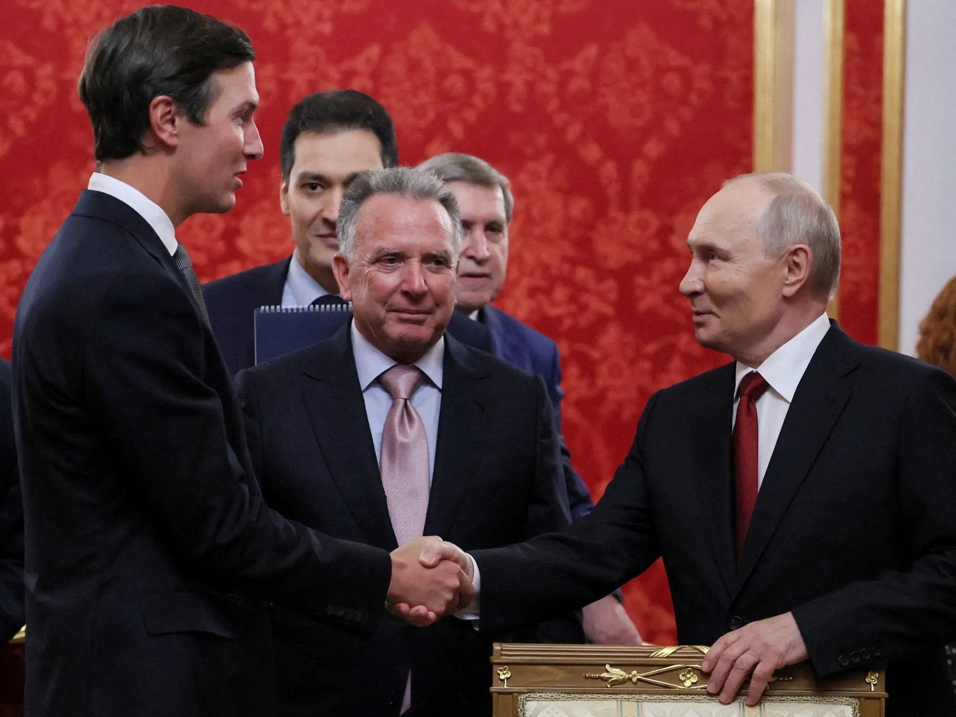 Întâlnirea emisarilor americani cu Putin: Ce se ascunde în spatele noii diplomații privind războiul din Ucraina?