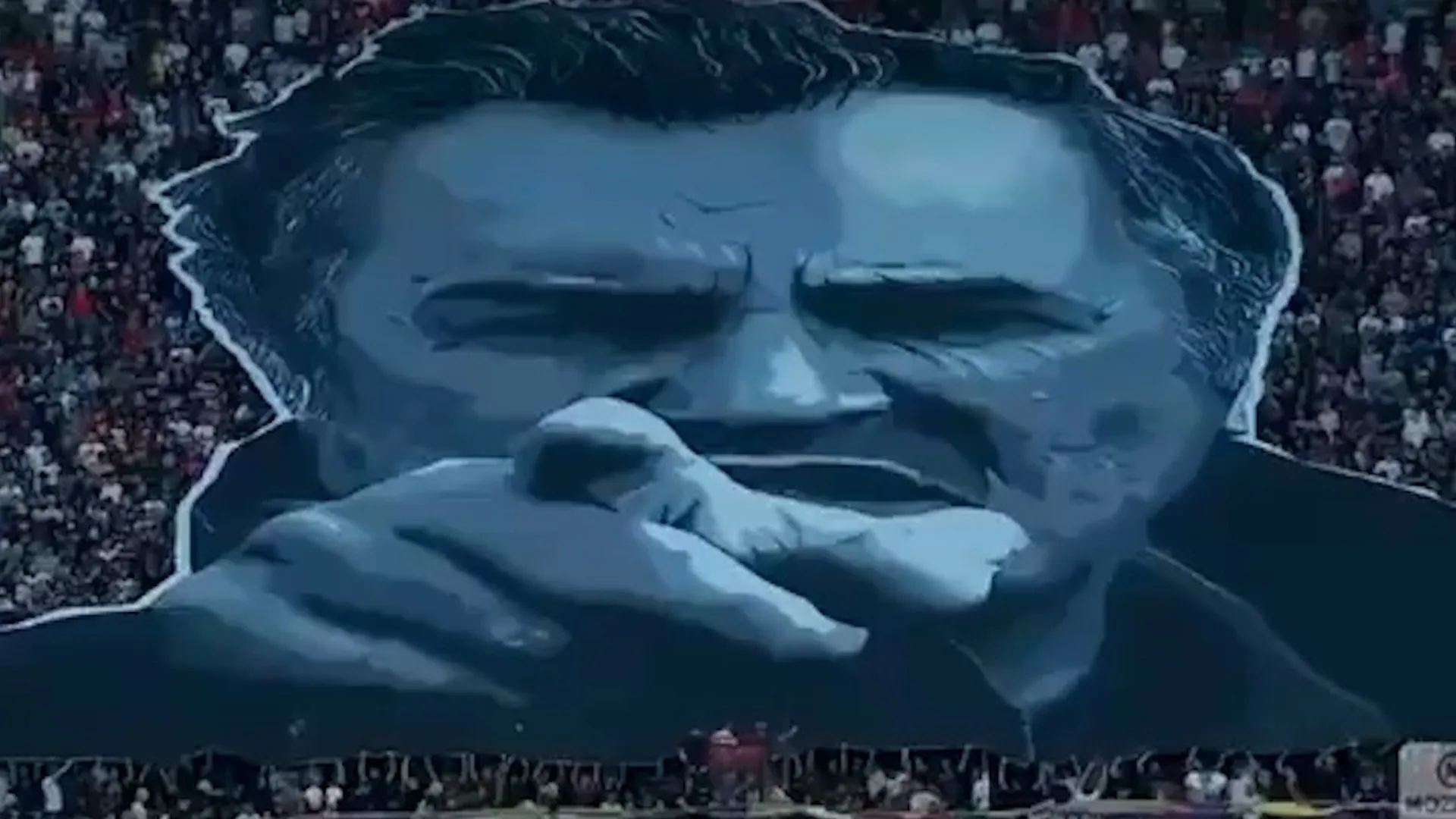 Steaua Roșie Belgrad a onorat criminalul de război Ratko Mladic cu un tifo la derby-ul cu Partizan