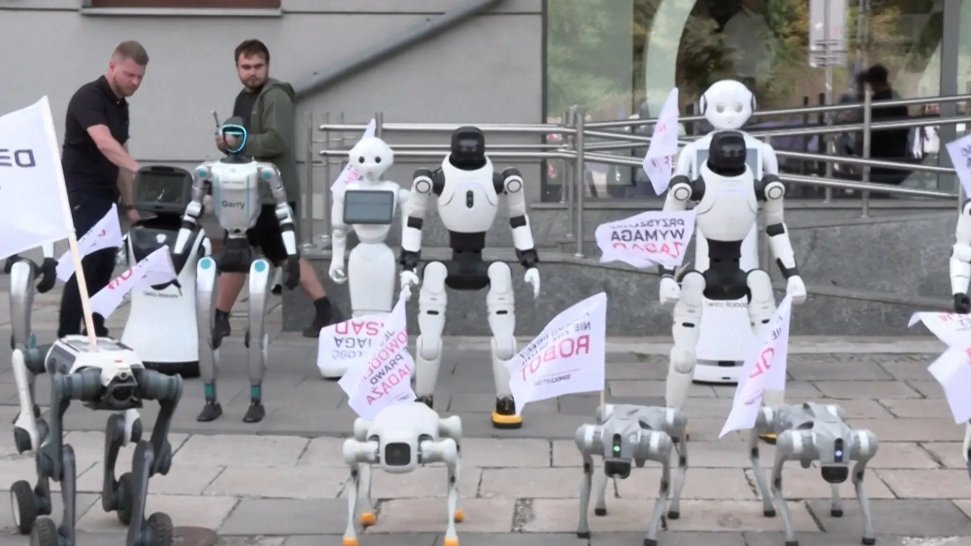 Roboți protestează în Polonia împotriva reglementărilor AI: un semnal de alarmă pentru viitorul muncii