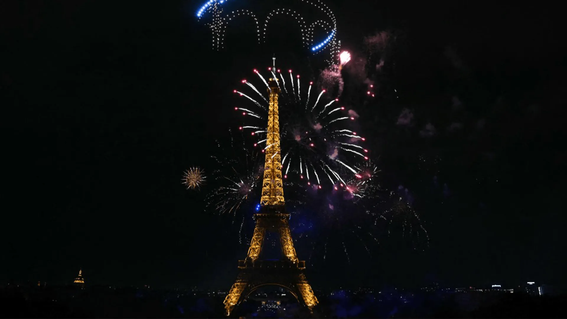Turnul Eiffel închis după un scandal: femei scoase din vedere pentru un grup hindus