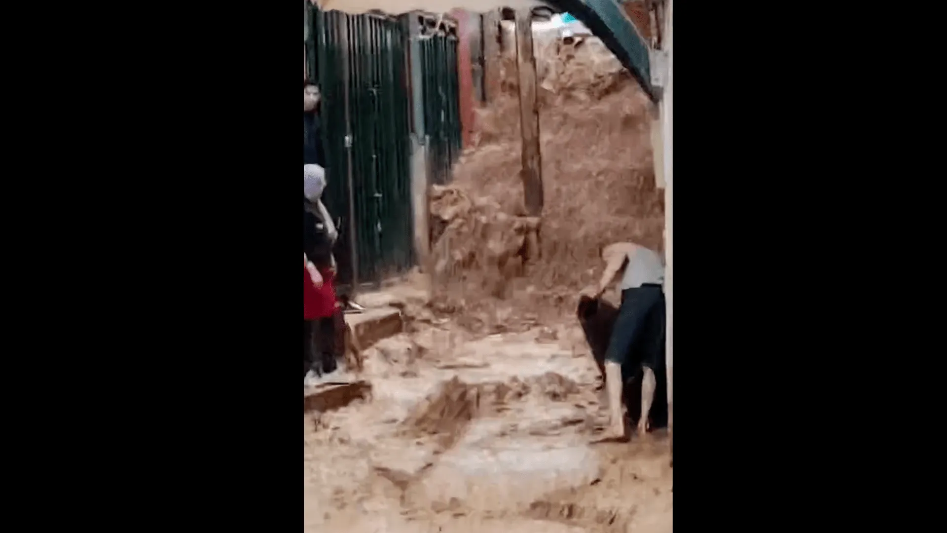 Inundații fulgerătoare în Maroc: străzile din Azilal, sub ape după furtuni violente
