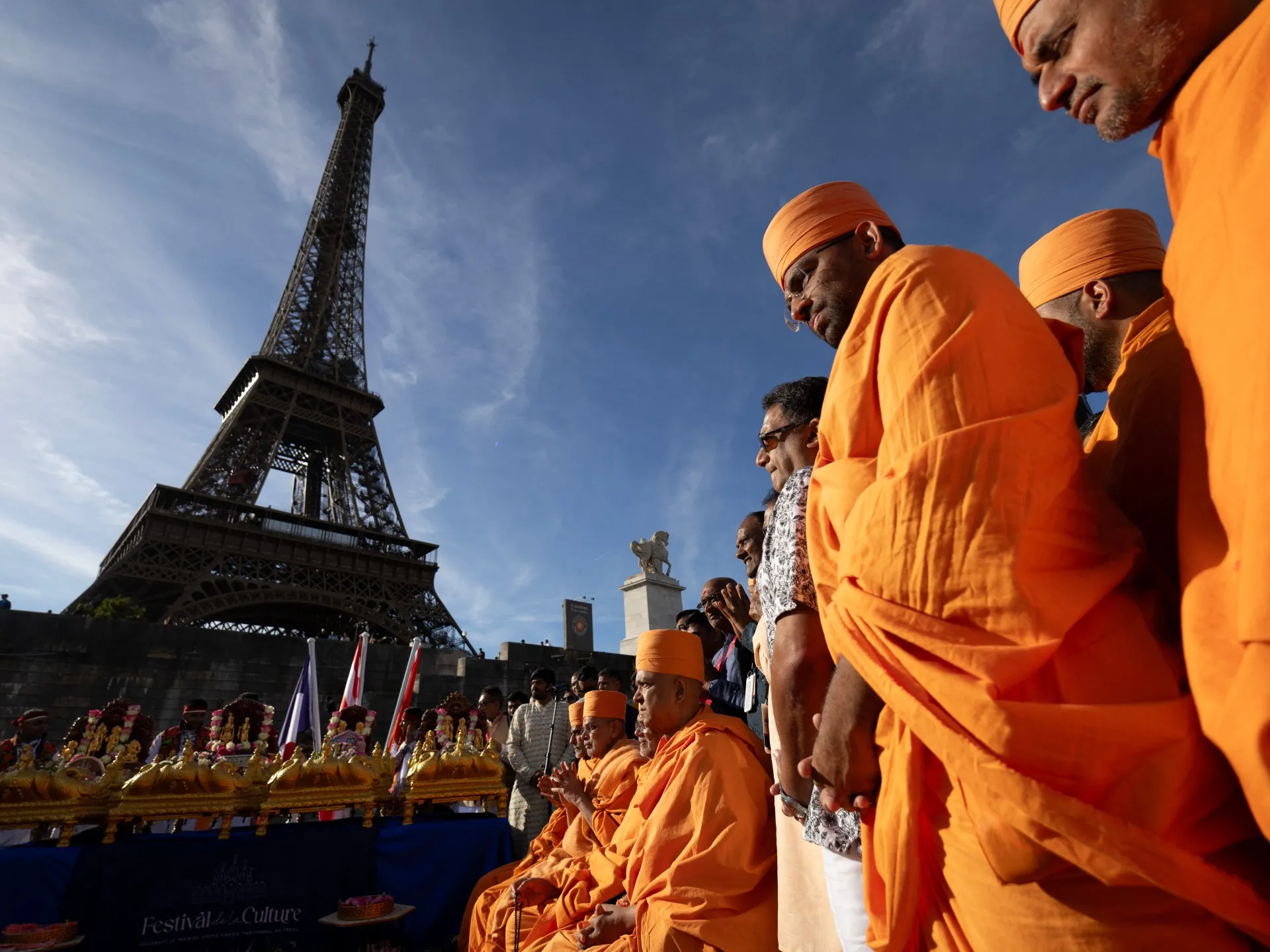 Turnul Eiffel se redeschide după protestul privind excluderea angajatelor de la o vizită a unei delegații hinduse