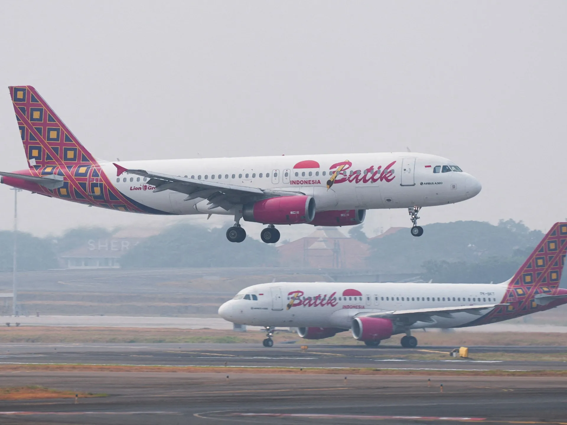 Indonezia redeschide aeroporturile după ce cenușa vulcanică a perturbat mii de zboruri