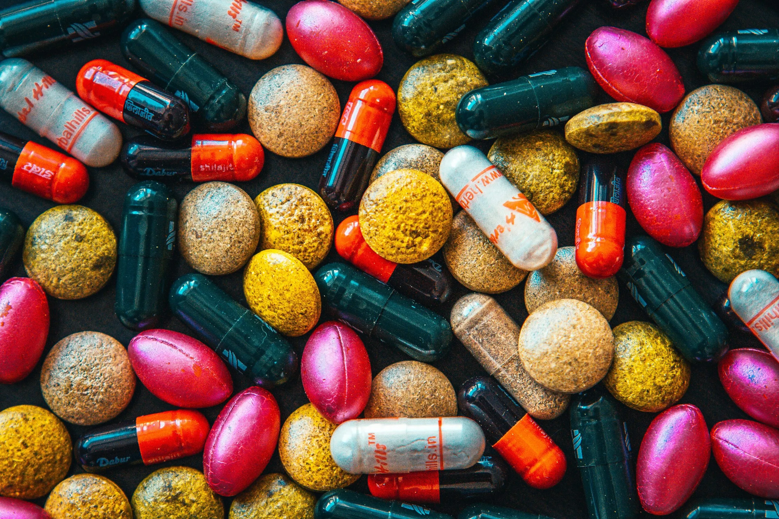 YouTube domină rezultatele AI Overview de la Google pentru căutările despre vitamine și suplimente