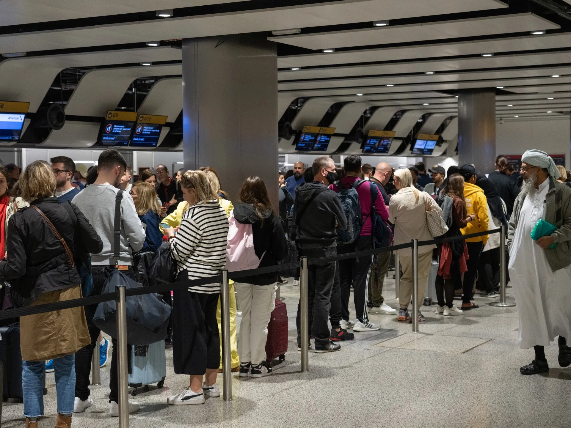 Haos în aerul britanic: Defecțiunea tehnică de la controlul traficului aerian a paralizat sute de zboruri