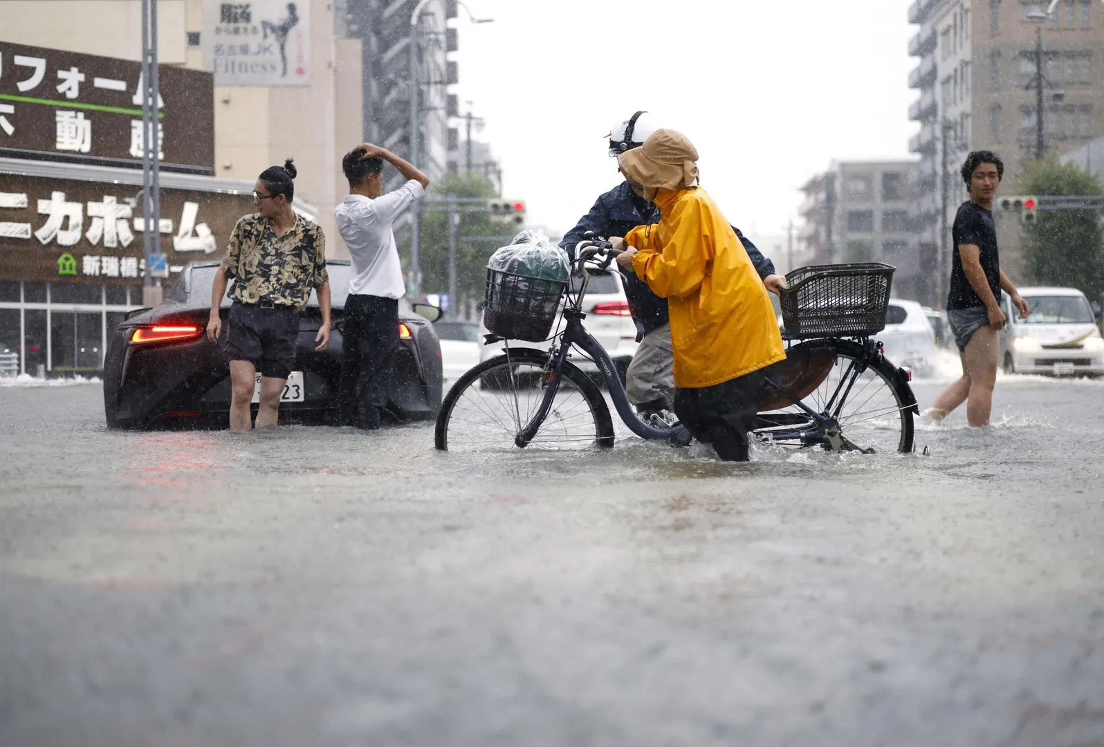 Ploi record paralizează Nagoya: 105 mm de apă într-o singură oră și orașul intră în alertă de inundații