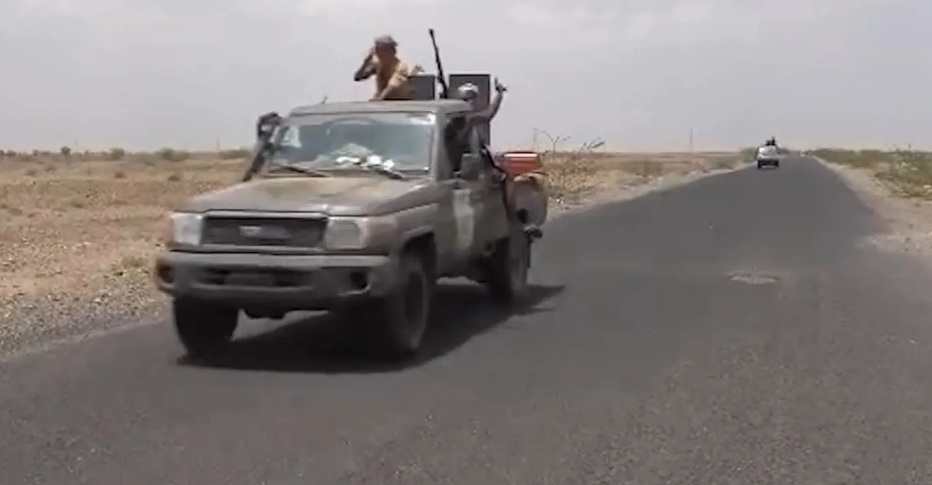 Forțele yemenite susținute de Arabia Saudită lovesc rebelii Houthi pe coasta de vest