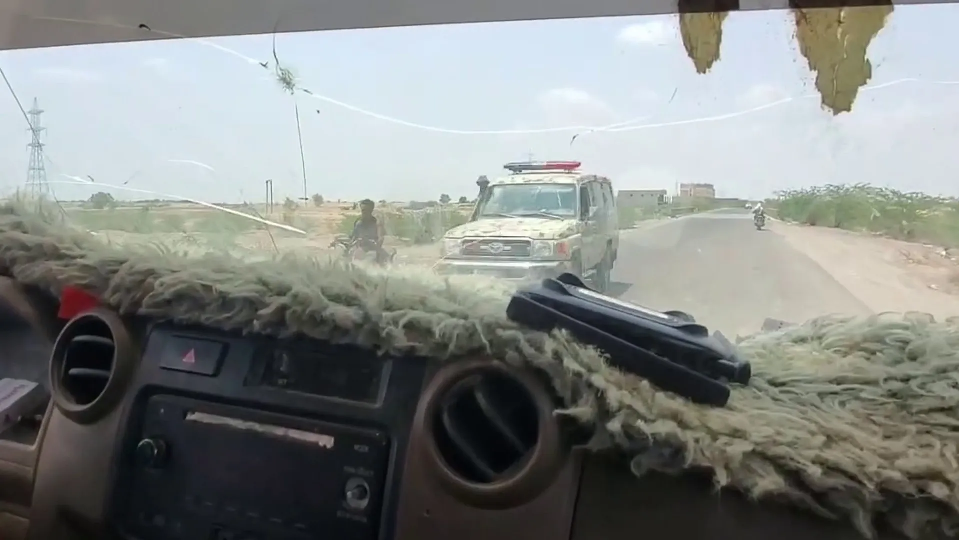 Un cameraman surprinde momentul în care forțele guvernamentale yemenite cad într-o ambuscadă