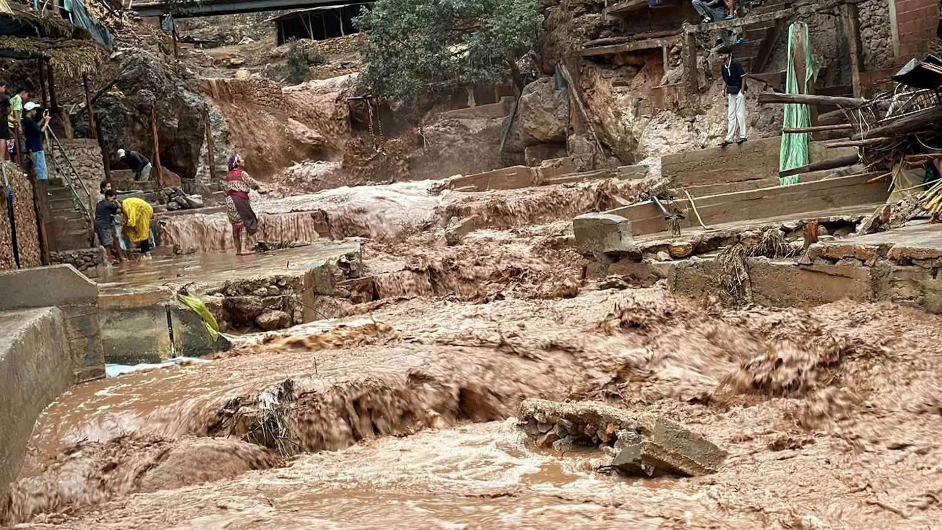Inundații fulgerătoare în Munții Atlas din Maroc: imagini dramatice și impactul asupra turismului