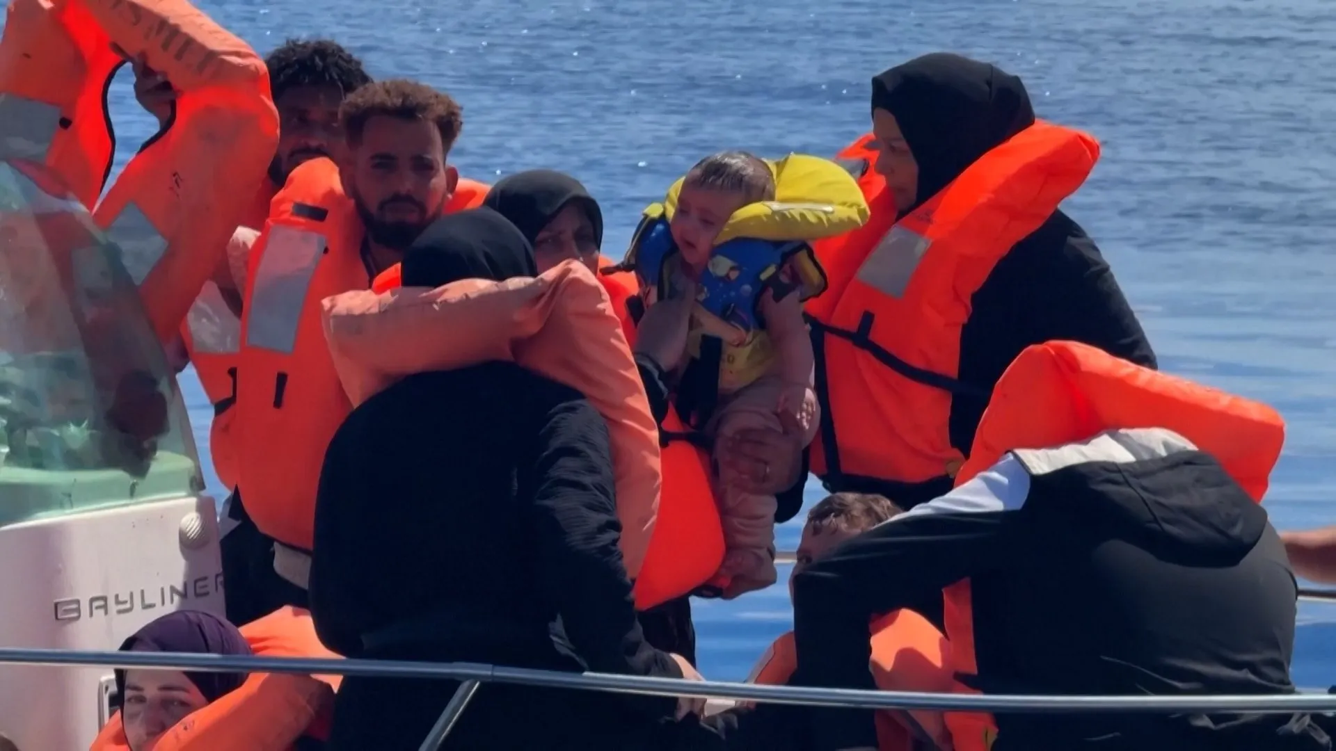 78 de persoane, inclusiv un nou-născut, salvate în Marea Mediterană