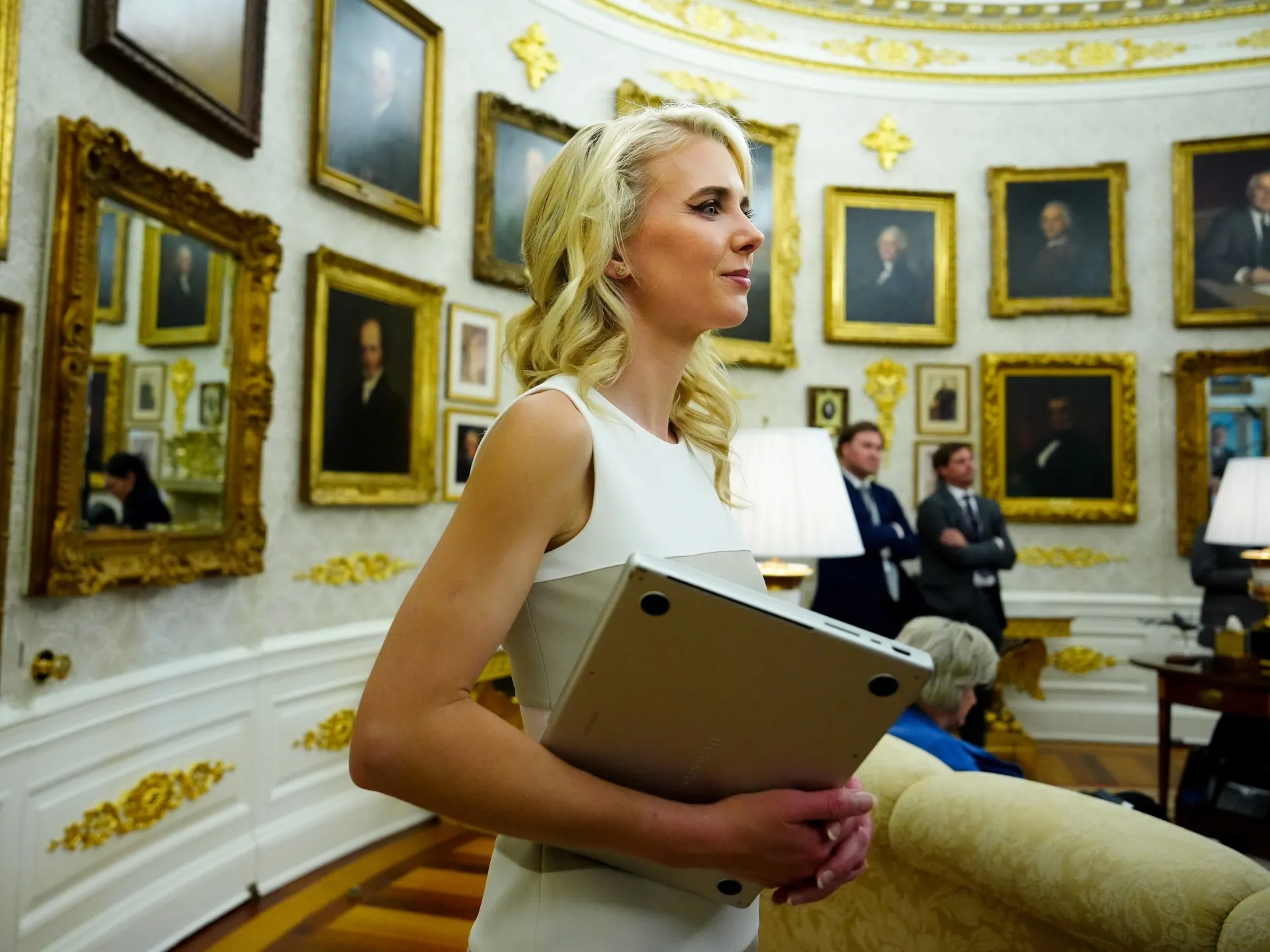 Cadouri de Crăciun de 45.000 de dolari: Trump și-a răsfățat apropiații de la Casa Albă, dar a încălcat legea?