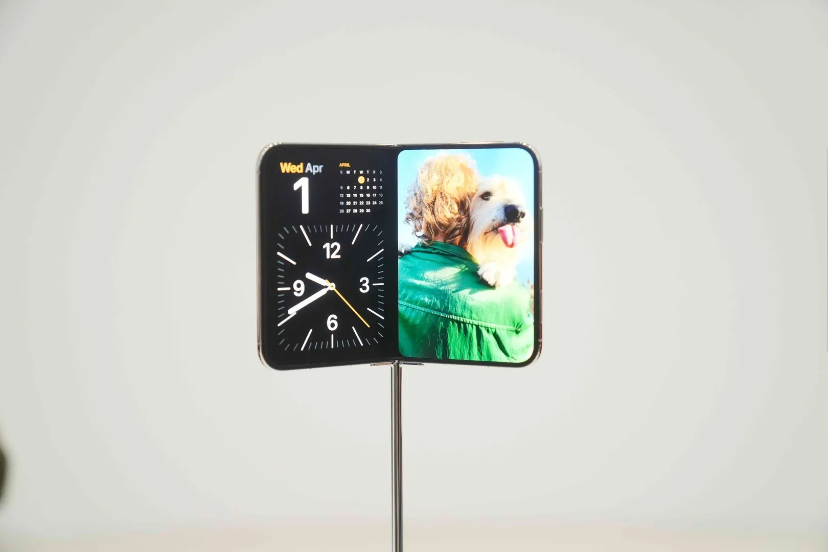 Apple lansează primul său iPhone pliabil: iPhone Duo, un pas îndrăzneț în viitor