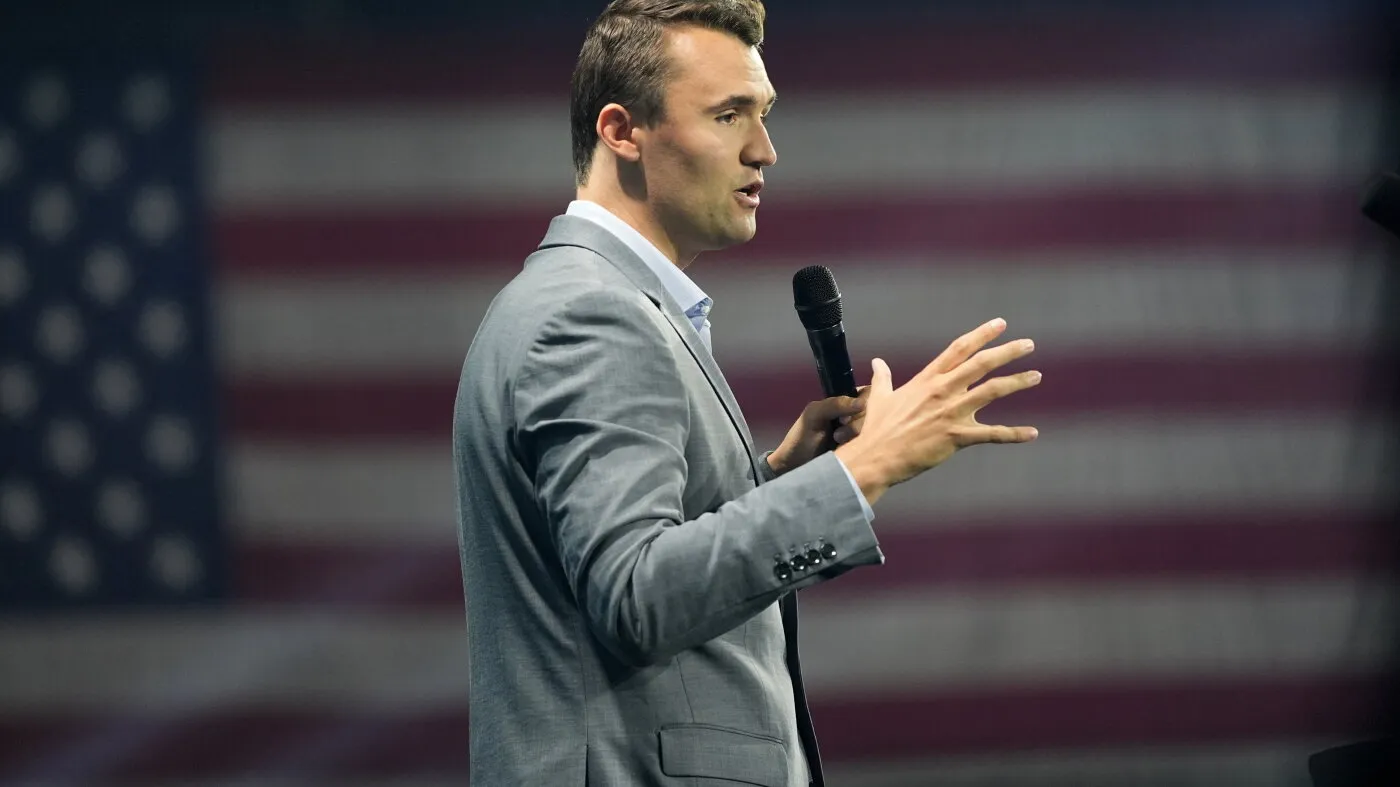 Un an de la moartea lui Charlie Kirk: tinerii conservatori navighează printr-o mișcare divizată