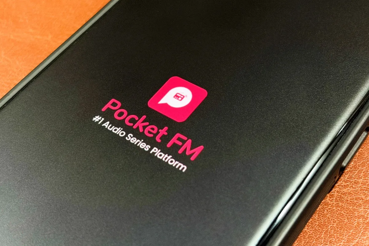 Pocket FM își dublează veniturile la 500 de milioane de dolari: inteligența artificială generează 93% din conținutul audio