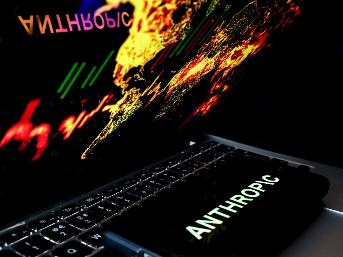 Anthropic dezvăluie campaniile de distilare ale Alibaba, Moonshot AI și DeepSeek: o nouă escaladare în războiul AI